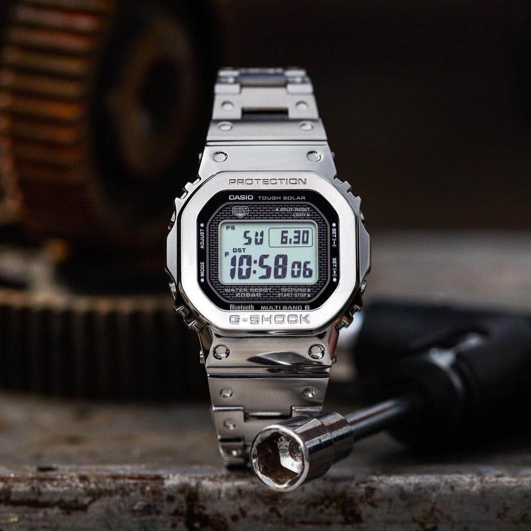 G-SHOCKさんのインスタグラム写真 - (G-SHOCKInstagram)「Classic design. All metal. Fully fitted to keep you connected with the world today. (🔎: #GMWB5000D) #gshockstagram」4月11日 2時03分 - gshock_us