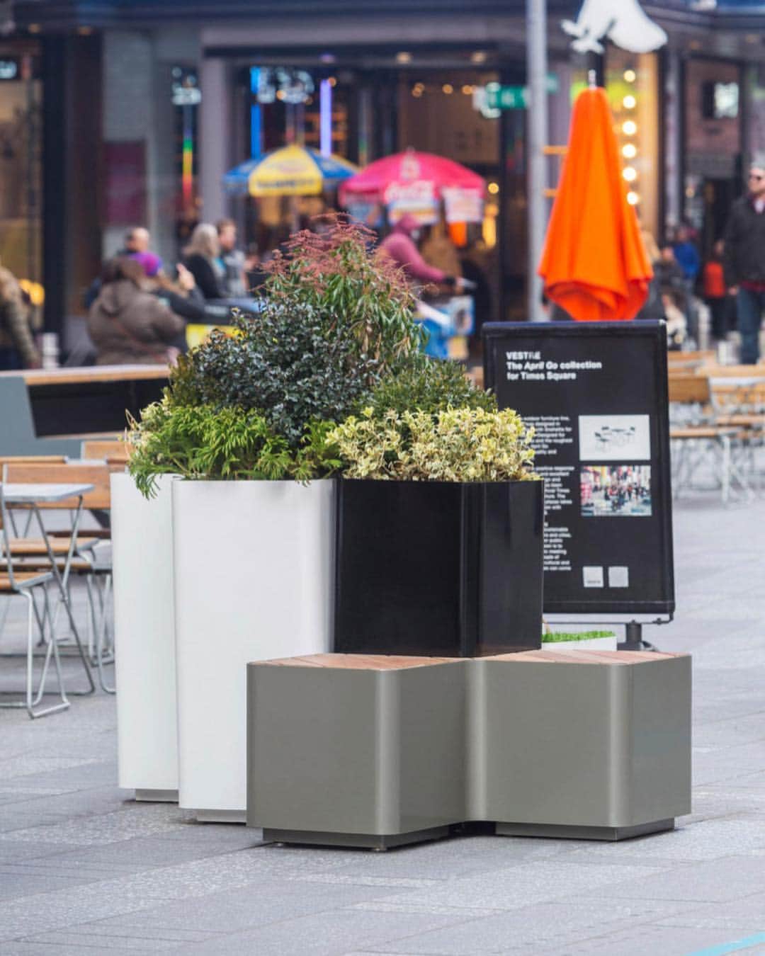Design Milkさんのインスタグラム写真 - (Design MilkInstagram)「The Island collection of modular seating and planters for public outdoor spaces designed by @bradascnyc and manufactured by @landscapeforms was introduced in the middle of Times Square, adding a bit of nature to the surrounding concrete jungle. The double diamond shapes can be arranged into any configuration, from a random layout to acting as a border wall. \\\ designmilk.com」4月11日 2時10分 - designmilk