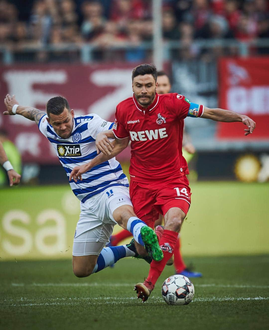 1.FCケルンさんのインスタグラム写真 - (1.FCケルンInstagram)「COME ON, #effzeh! 🔴⚪️ #MSVKOE #Köln #Kölle #Auswärtsspiel」4月11日 2時43分 - fckoeln