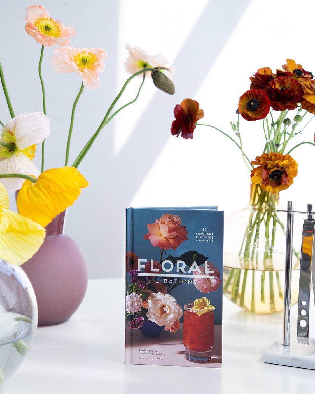 west elmさんのインスタグラム写真 - (west elmInstagram)「🌸 Giveaway alert! 🌸 We're giving away 3 copies of @decotartelette's new book, Floral Libations, along with 3 of our Deco Barware sets! Want to enter? 👉 Follow @westelm + @decotartelette + tag 3 friends in the comments. 👇  See the full details (and get these recipes!) with the link in bio. #florallibations #floralcocktails #cocktailrecipes #springrecipes #mothersday #brunch」4月11日 2時47分 - westelm
