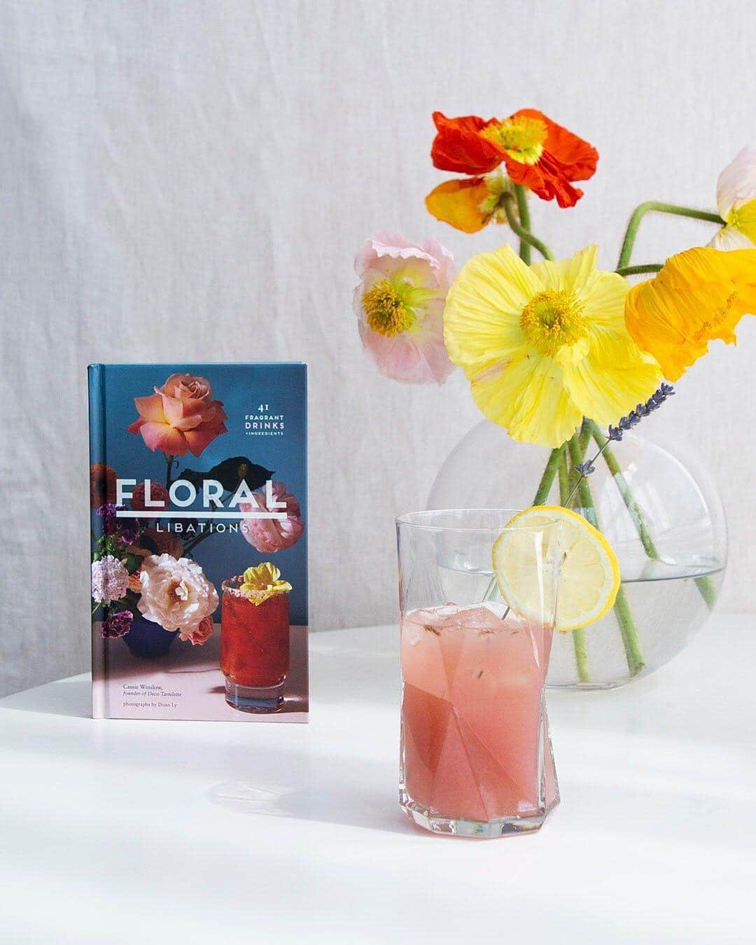 west elmさんのインスタグラム写真 - (west elmInstagram)「🌸 Giveaway alert! 🌸 We're giving away 3 copies of @decotartelette's new book, Floral Libations, along with 3 of our Deco Barware sets! Want to enter? 👉 Follow @westelm + @decotartelette + tag 3 friends in the comments. 👇  See the full details (and get these recipes!) with the link in bio. #florallibations #floralcocktails #cocktailrecipes #springrecipes #mothersday #brunch」4月11日 2時47分 - westelm