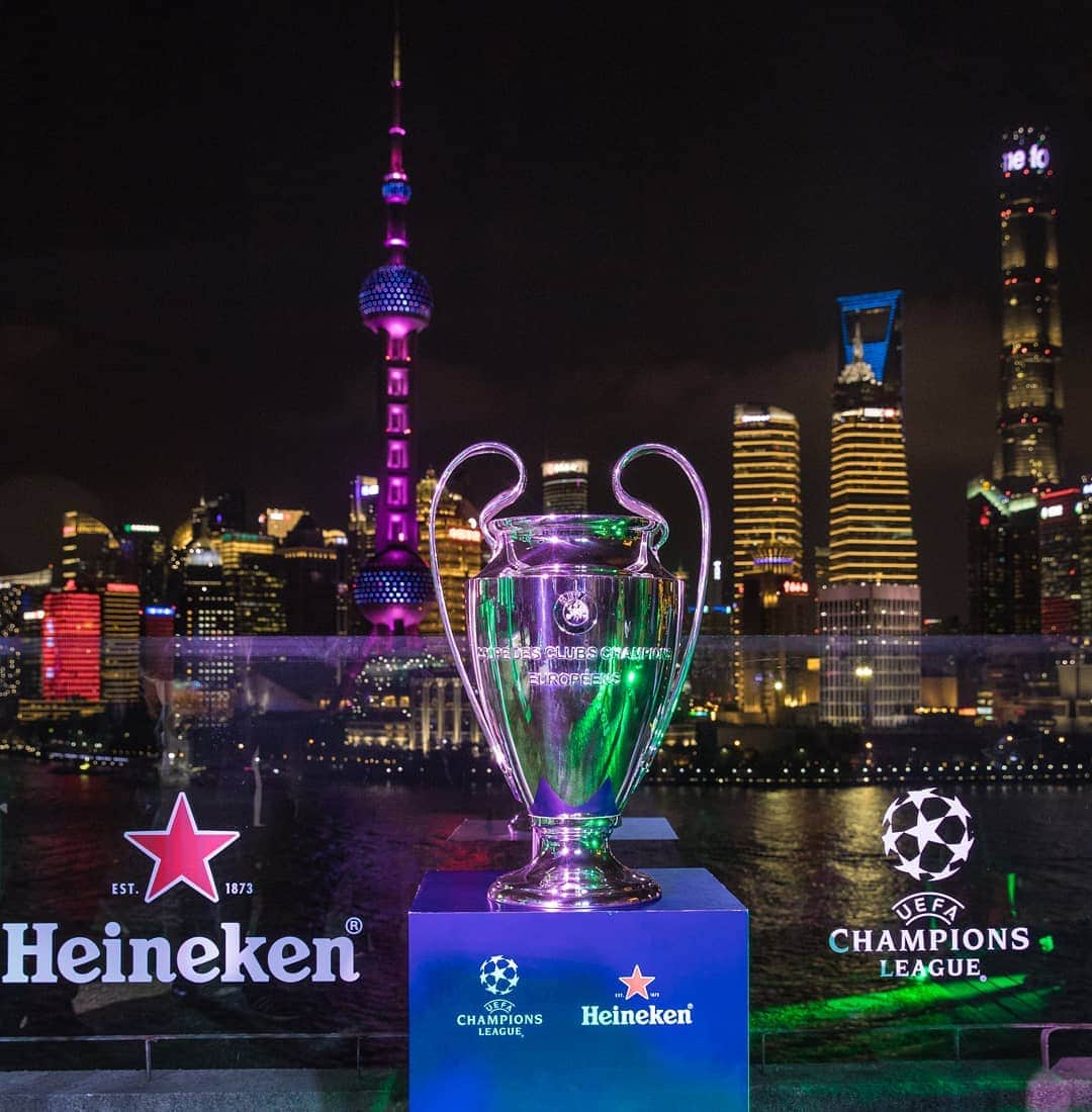 UEFAチャンピオンズリーグさんのインスタグラム写真 - (UEFAチャンピオンズリーグInstagram)「The #UCLTrophyTour stopped in spectacular Shanghai! 😍 Who is the best team to have lifted this 🏆? 🤔  #UCL #Unmissable @Heineken」4月11日 2時52分 - championsleague
