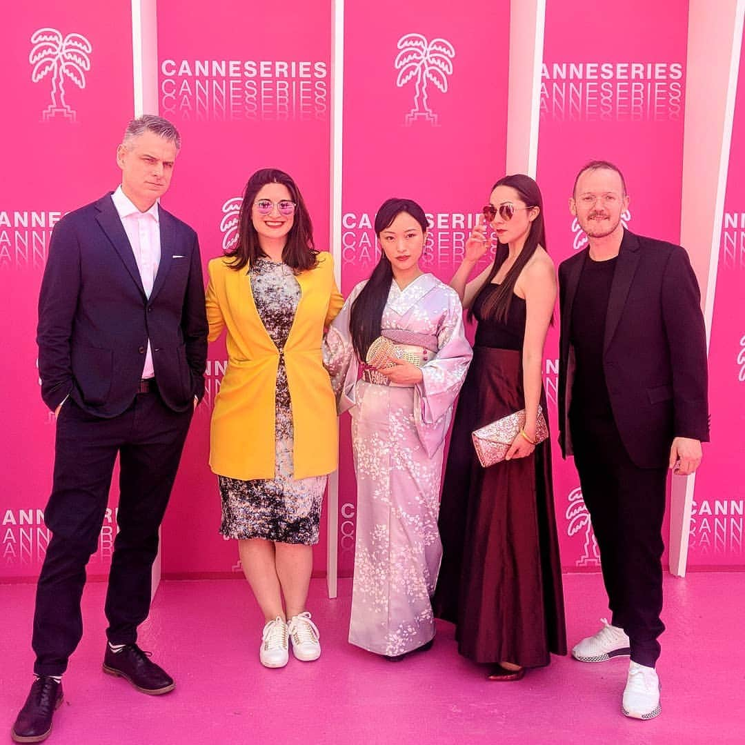 鈴木みほさんのインスタグラム写真 - (鈴木みほInstagram)「Team WARIGAMI walked the pink carpet at Canneseries!  WARIGAMIのチーム。カンヌ国際シリーズフェスティバルのピンクカーペットにて  #warigami #paperpowers #samurai  #superpowers #newseries #digitalseries #japanese #actionfantasy #origami #magic #firstlovefilms #newform #thecw #pinkcarpet #pink #cwseed #cbc #cbcgem #canneseries2019 #canneseries #japan #nihon #origami #paper」4月11日 2時55分 - mihyonvision