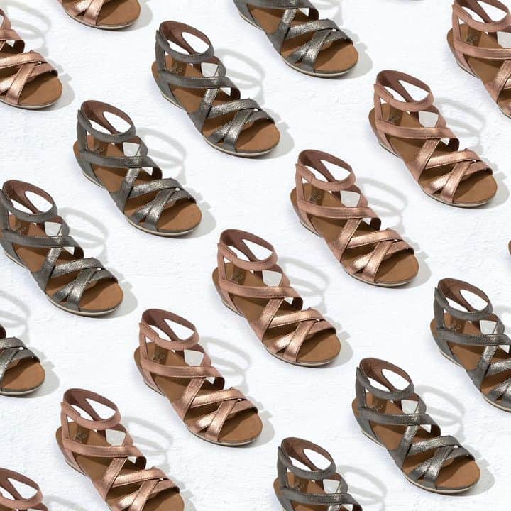 ダンスコのインスタグラム：「All that shimmers. . . . #dansko #danskos #danskostyle #justyourfavorites #instashoes #clogs #shoes #instalove #newshoes #shoelover #comfort #shoelove #instagood #newstyle #instalove #shop #onlineshop #onlineshopping #fashion」