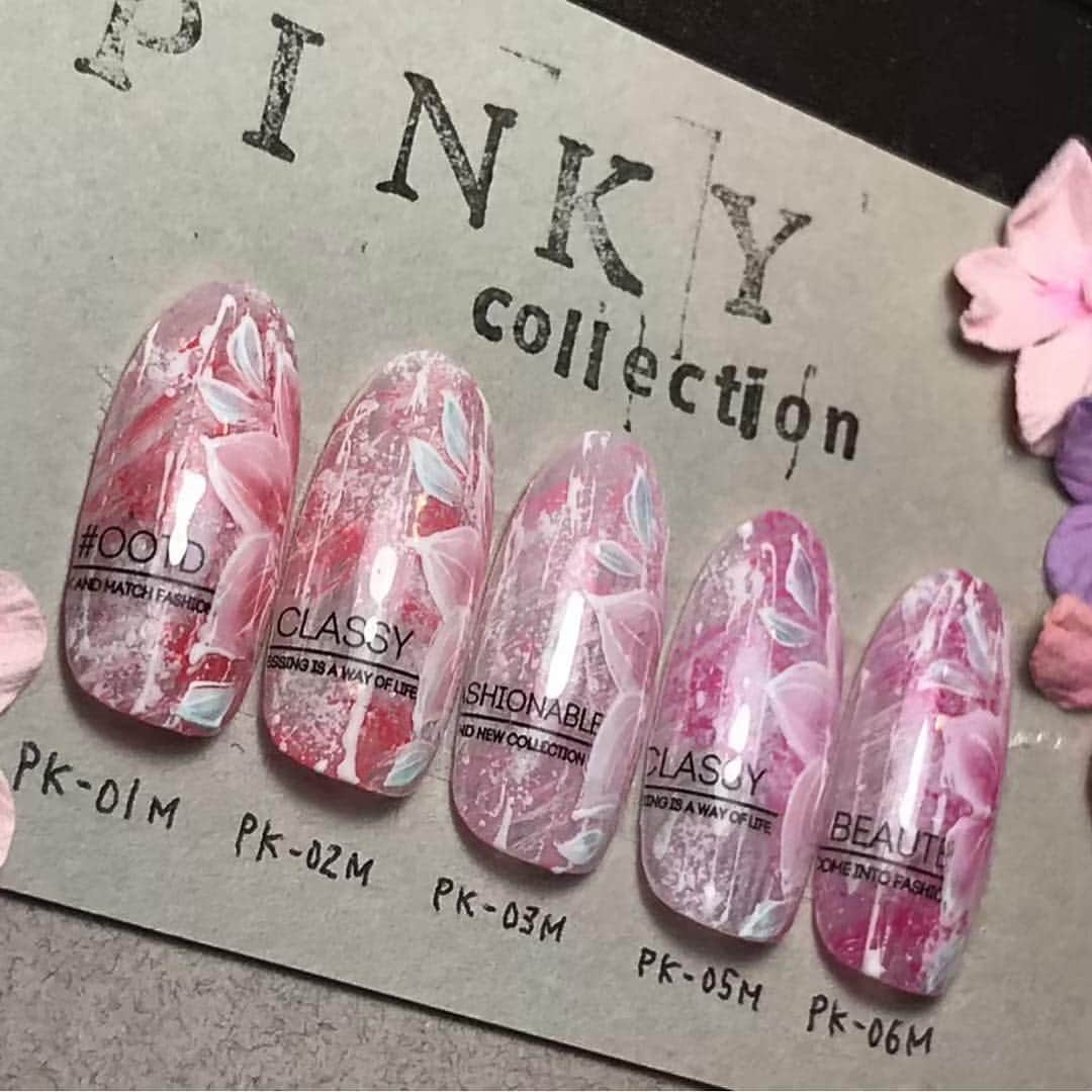 initygel_officialさんのインスタグラム写真 - (initygel_officialInstagram)「#Repost @maki_wkk with @get_repost ・・・ ・ ・ INITY 新色のご紹介 ・ ・ 3月12日に発売された Pinky collection♬ INITY初のピンクの同系色でまとめた コレクションです♡ 大人可愛い7色の絶妙なピンクとなっています♬ ・ ピンクはちょっと苦手… とゆう、そこのア・ナ・タ！ 実はピンクって、女性が本能的に求める色って知っていますか？ ・ ピンクは女性を美しくするための必須カラー♬女性ホルモンの分泌を助け、血行を良くし、肌の潤いを保つ♡ 女性の為のカラーと言っても過言ではなぁーーーい😤のです(笑) ・ ・ さてさて… そんな女性のためのピンク達を ご紹介していきますね😌 ・ 5つ目は PY-05M(Rose)💕 女性らしい明るく青みがかったピンク♬上品で女性らしい色味でファションアイテムにも様々取り入れられている人気のカラーです❤️ ・ ・ ・ 発色は最高♡ 伸びよし！レベリングよし！ ・ ベースカラーはもちろん、 発色が良いのでアートにも最適♬ サンプルを載せてますので、 ぜひ、参考になさって下さい❤️ ・ ・  #nails #nailart #gelnails #nailsalon #nailstagram #orb #orbplus #initygel #アイニティジェル #マシーンフィルイン #ニュアンスネイル #フィルイン #pinkycollection  #キルティングネイル #ネイルアート #ネイルデザイン #ネイルサロン #山梨ネイルサロン #甲府ネイルサロン #ミルクコレクション #オーブプラス #ジェルネイル #美容 #甲府 #指甲 #美爪」4月11日 8時32分 - initygel_official