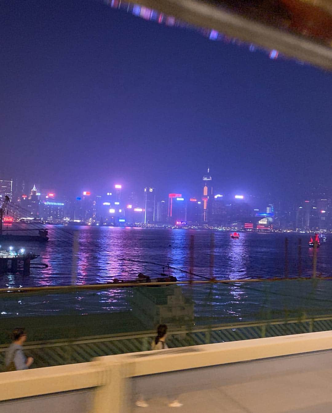 水谷雅子さんのインスタグラム写真 - (水谷雅子Instagram)「香港のゴージャスな百万ドルの夜景🌉✨✨ しっかりと目に焼き付けてきましたよ😊💖💖💖 #香港#夜景#オープントップバス香港  #香港ピークトラム #百万ドルの夜景#近代的#大都会#高層ビル #素晴らし過ぎる夜景#感動#素敵な思い出 #アンプルール#アンプルール香港店  #ラグジュアリーホワイト#美は一日にしてならず🌹  #水谷雅子#水谷雅子beautybook50の私」4月11日 8時33分 - mizutanimasako
