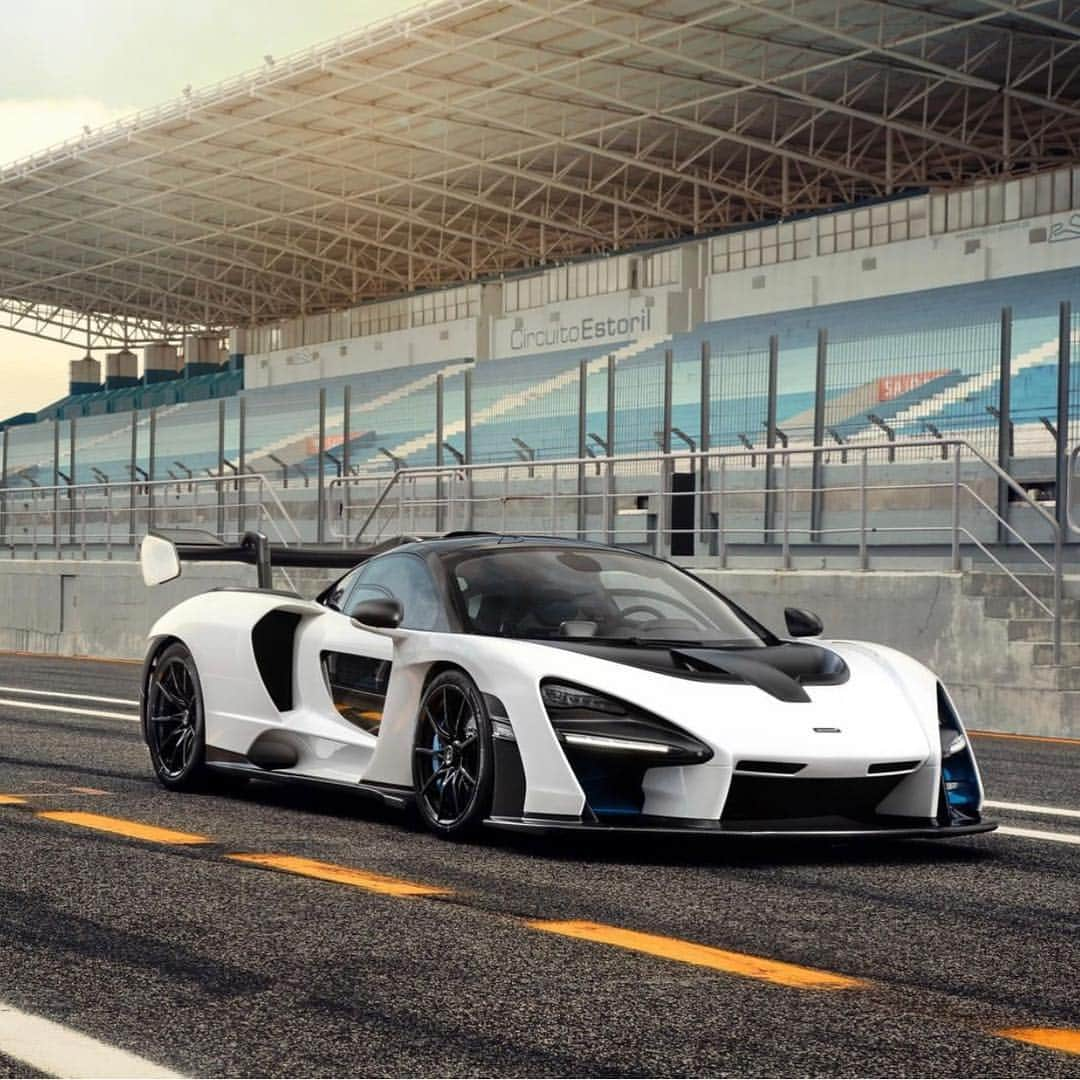 CarsWithoutLimitsさんのインスタグラム写真 - (CarsWithoutLimitsInstagram)「Looks good in every angle 💫  Via @mclarenauto #carswithoutlimits #mclaren #senna #mclarensenna」4月11日 3時28分 - carswithoutlimits