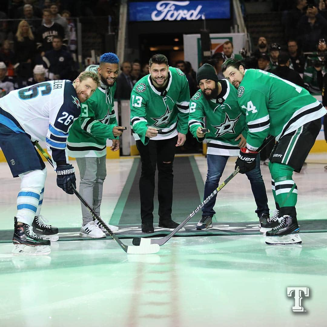 テキサス・レンジャーズさんのインスタグラム写真 - (テキサス・レンジャーズInstagram)「Take it to 'em, @dallasstars.」4月11日 3時40分 - rangers