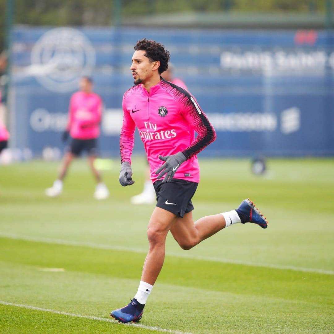 のインスタグラム：「Training w/ @brunomazziottioficial 💪🏾😅💦 #AllezPSG」