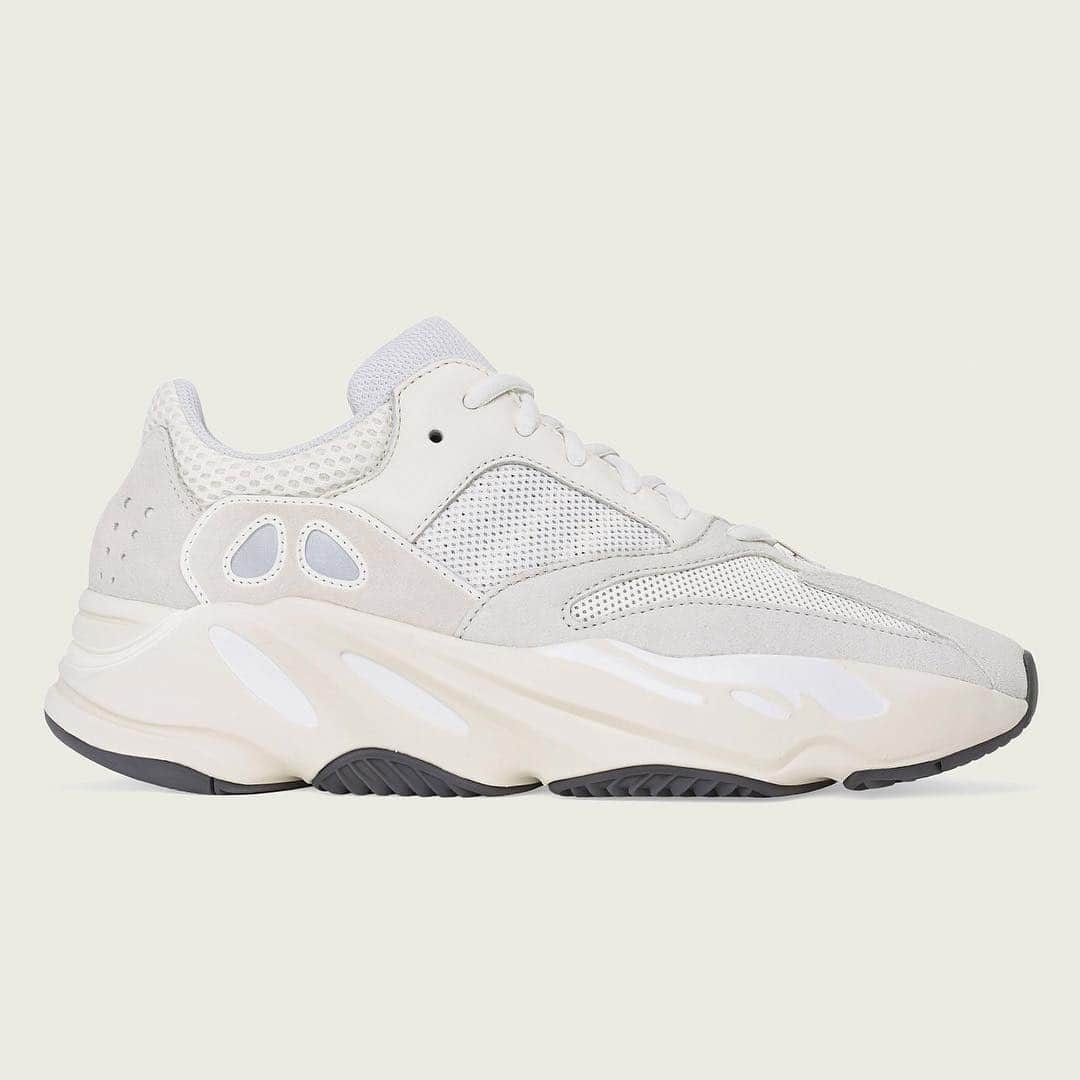 Sneaker Newsさんのインスタグラム写真 - (Sneaker NewsInstagram)「The adidas Yeezy Boost 700 “Analog” is set to release on April 27th. For a closer look at official images, tap the link in our bio.」4月11日 3時39分 - sneakernews