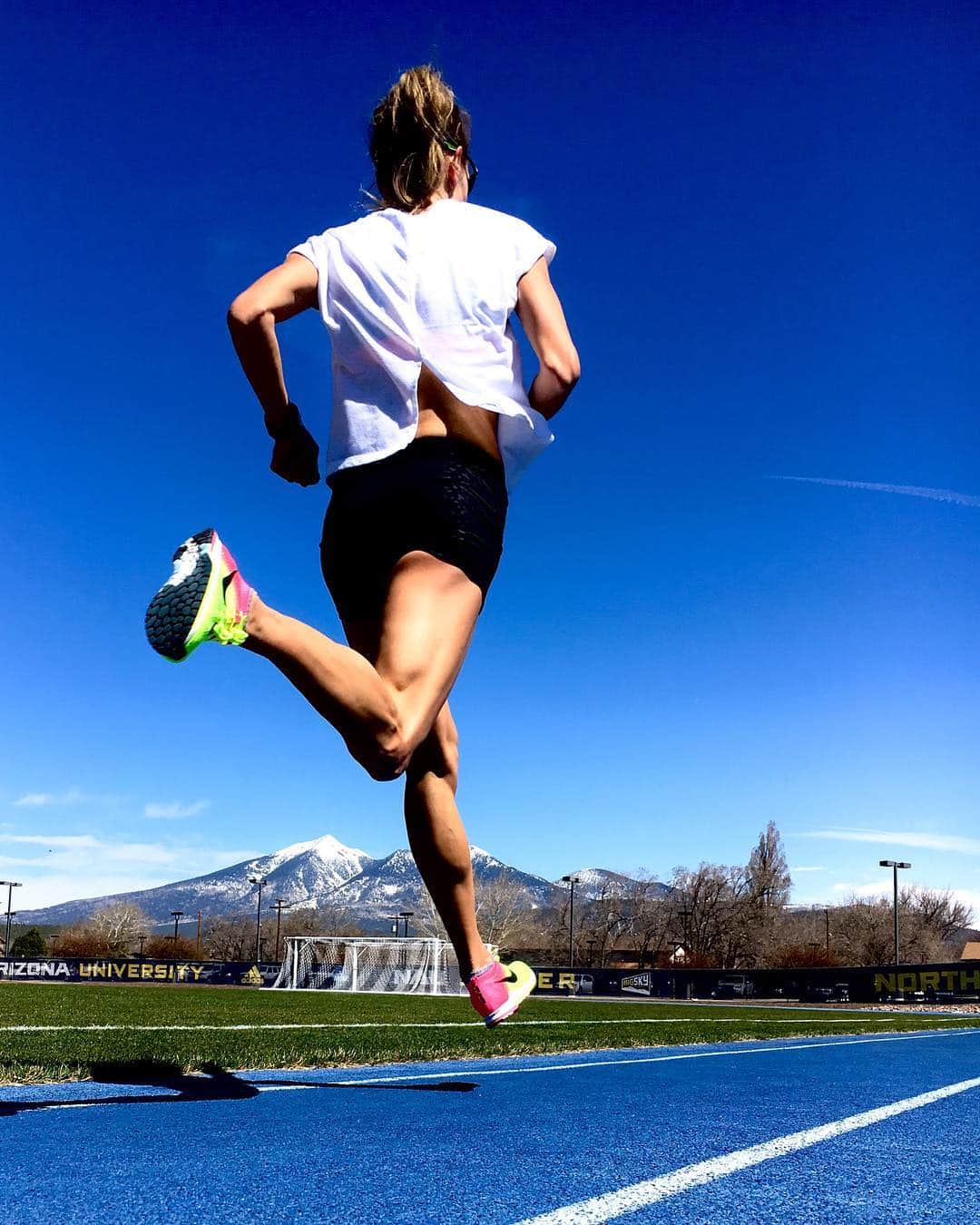 メリッサ・ビショップのインスタグラム：「VIEWS 🏔  #onlyinflagstaff #chasingmountains #yabish #comeback #airtime」