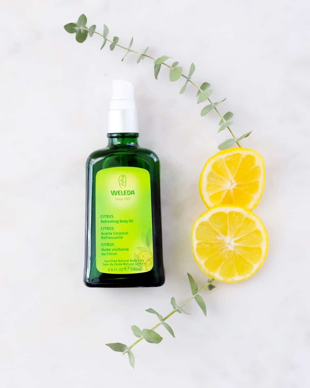 Weledaのインスタグラム：「Our Refreshing Body & Beauty Oil is the perfect addition to your post shower routine! It provides a burst of freshness to brighten your skin and spirit! 🍋 Simply apply a few drops into damp skin after a bath or shower!」