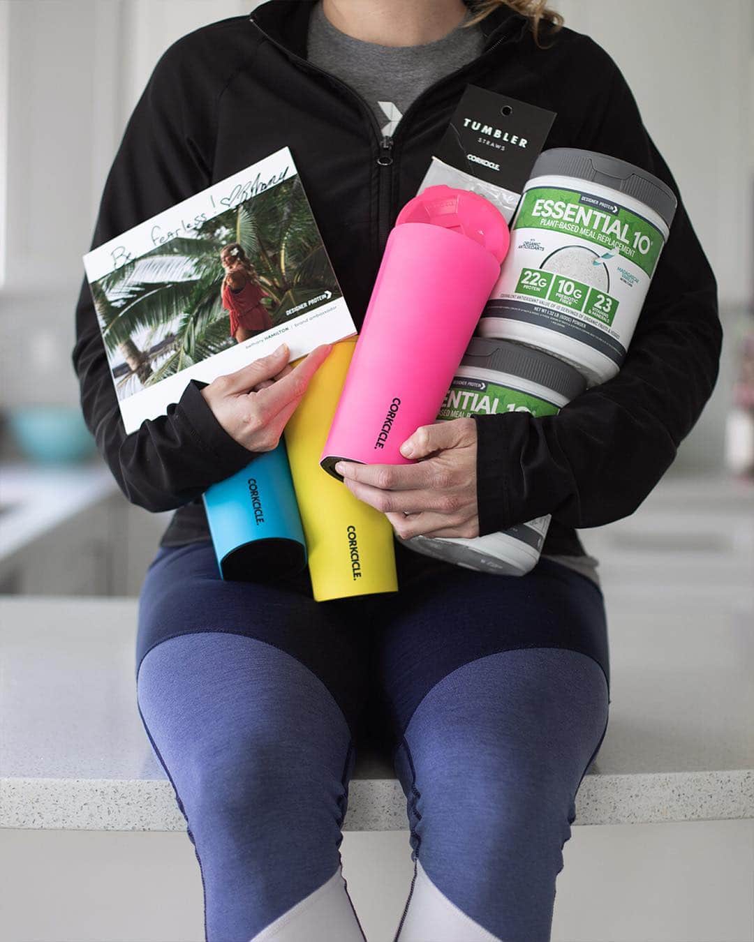 Bethany Hamiltonさんのインスタグラム写真 - (Bethany HamiltonInstagram)「🎉 GIVEAWAY TIME 🎉  Up your smoothie~shake game with @designerprotein and @corkcicle! I’m often starting my day with a protein shake so I’m giving away some of my favorite products from Designer Protein and Corkcicle! One winner will win Designer Protein’s Essential 10 Meal Replacement in Madagascar Vanilla and Belgian Chocolate; two tumblers and a canteen from Corkcicle; and a limited edition Designer Protein Look Book signed by me!  How to Enter: 1) Follow me and @designerprotein on Instagram. 2) Like this photo. 3) Tag a friend in the comments!  Tag additional friends in the comments for more entries! Please tag one friend per comment to correctly receive your multiple entries. The entry period ends this Friday, April 12 at 12:00 pm PDT and one person will be selected to win. The winner will be announced on Friday in my Instagram stories! Check out bit.ly/BethanyXDesignerProteinGiveaway or click the link in my bio for official rules. I wish every one could win🤣 #designerprotein #corkcicle #designedtobefearless」4月11日 4時00分 - bethanyhamilton