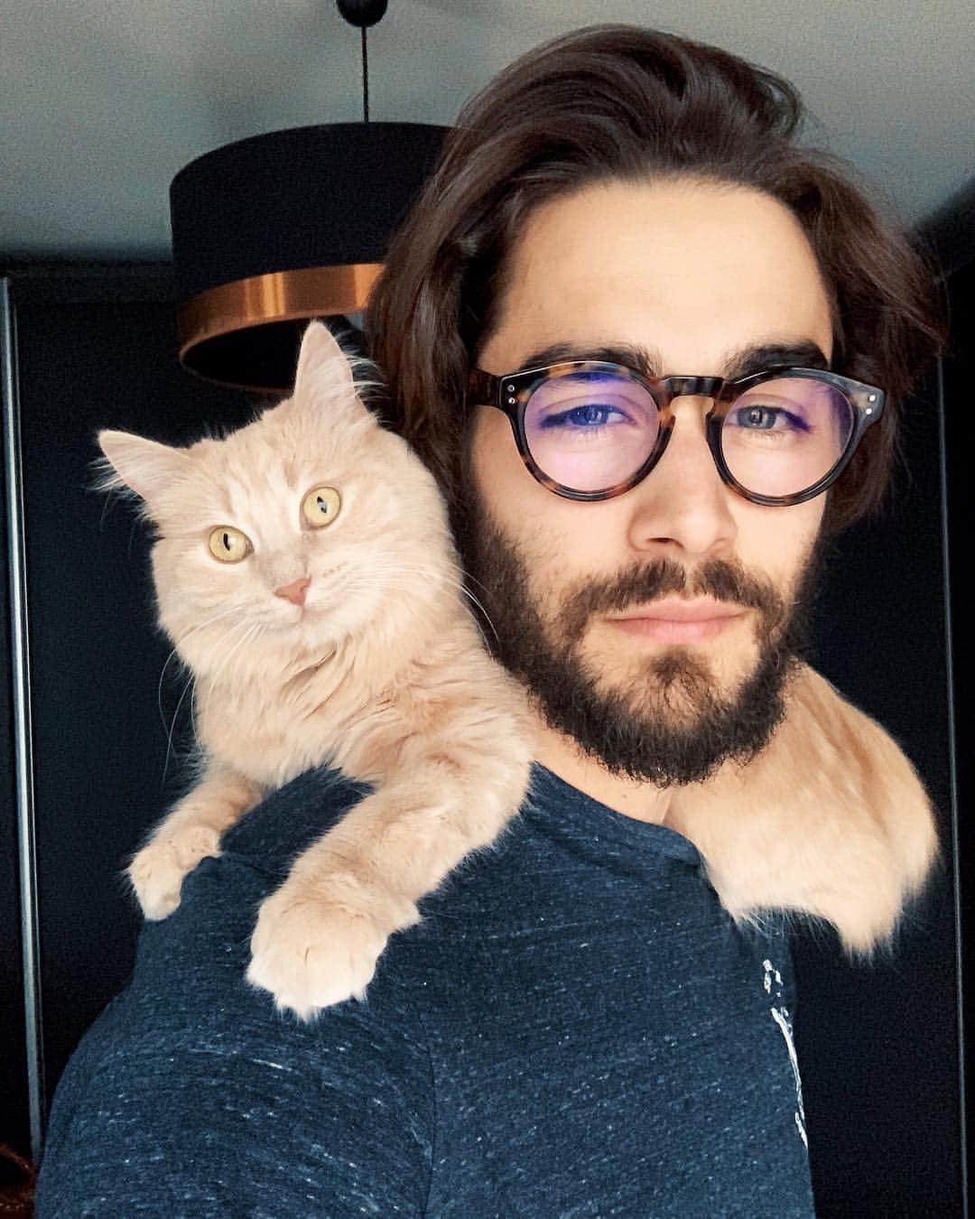 NICOLAS SIMOESのインスタグラム：「Back home to her favourite spot (I guess!!) 😻」