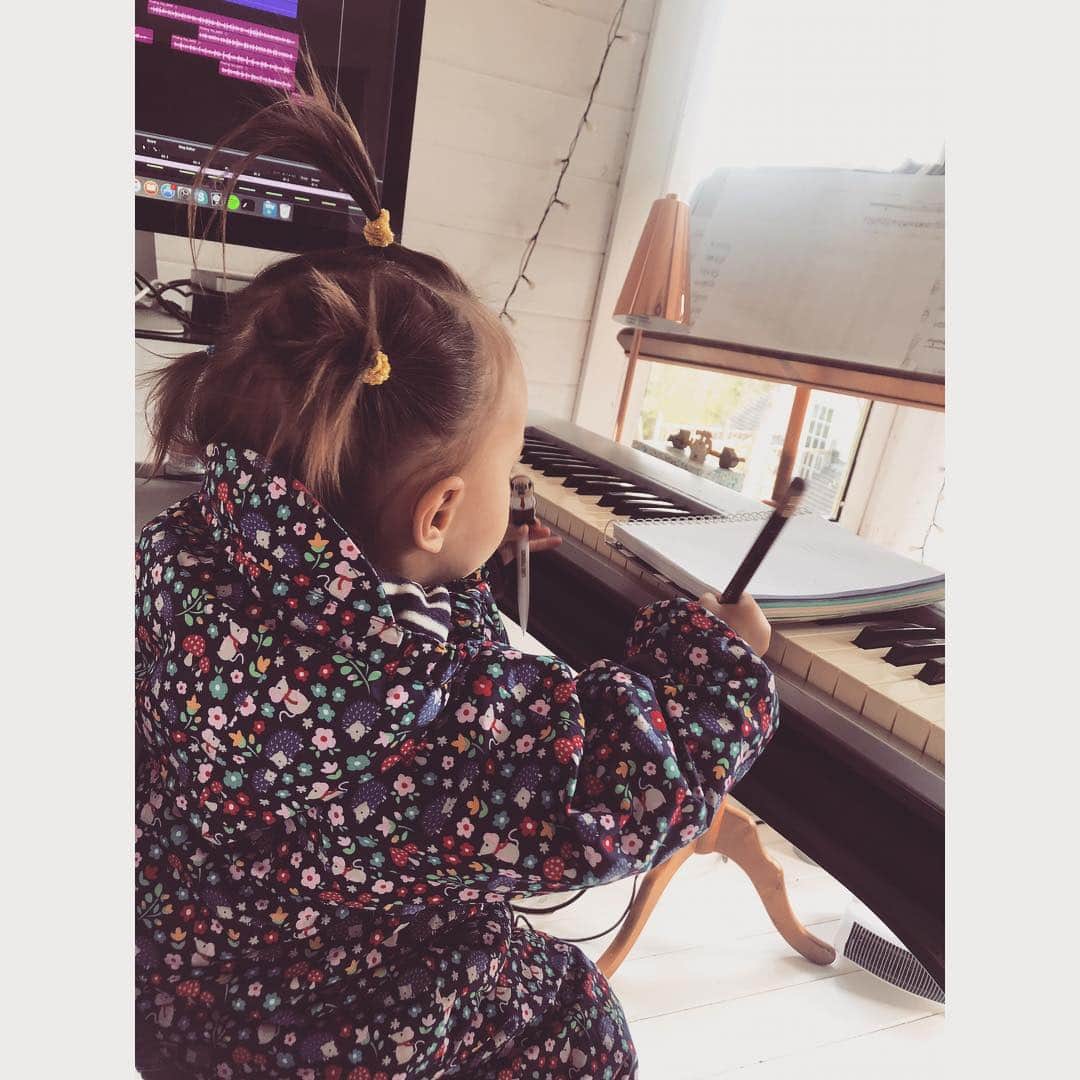 のインスタグラム：「Checking out Mama’s studio 🎧 . . . . . #daughter #toddler #18monthsold #mybaby #mygirl #studio #violinist #composer #musician #music #creativity #happiness #love」