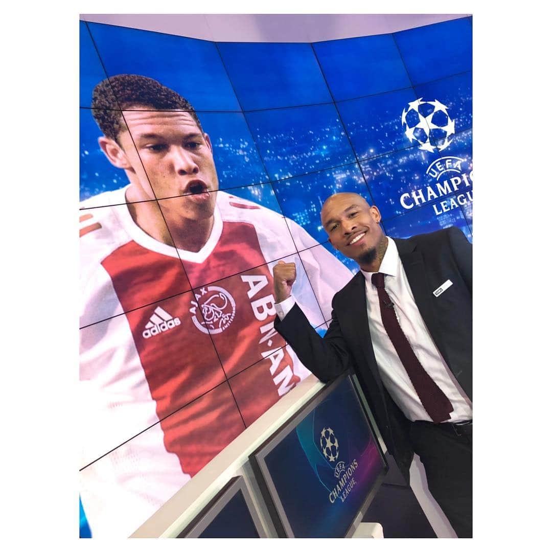 ナイジェル・デ・ヨングのインスタグラム：「Throwback to 15 years ago with hair! Good luck to the boys !! Knallen 💥 #PrideofMokum #Beinsports #championsleague」