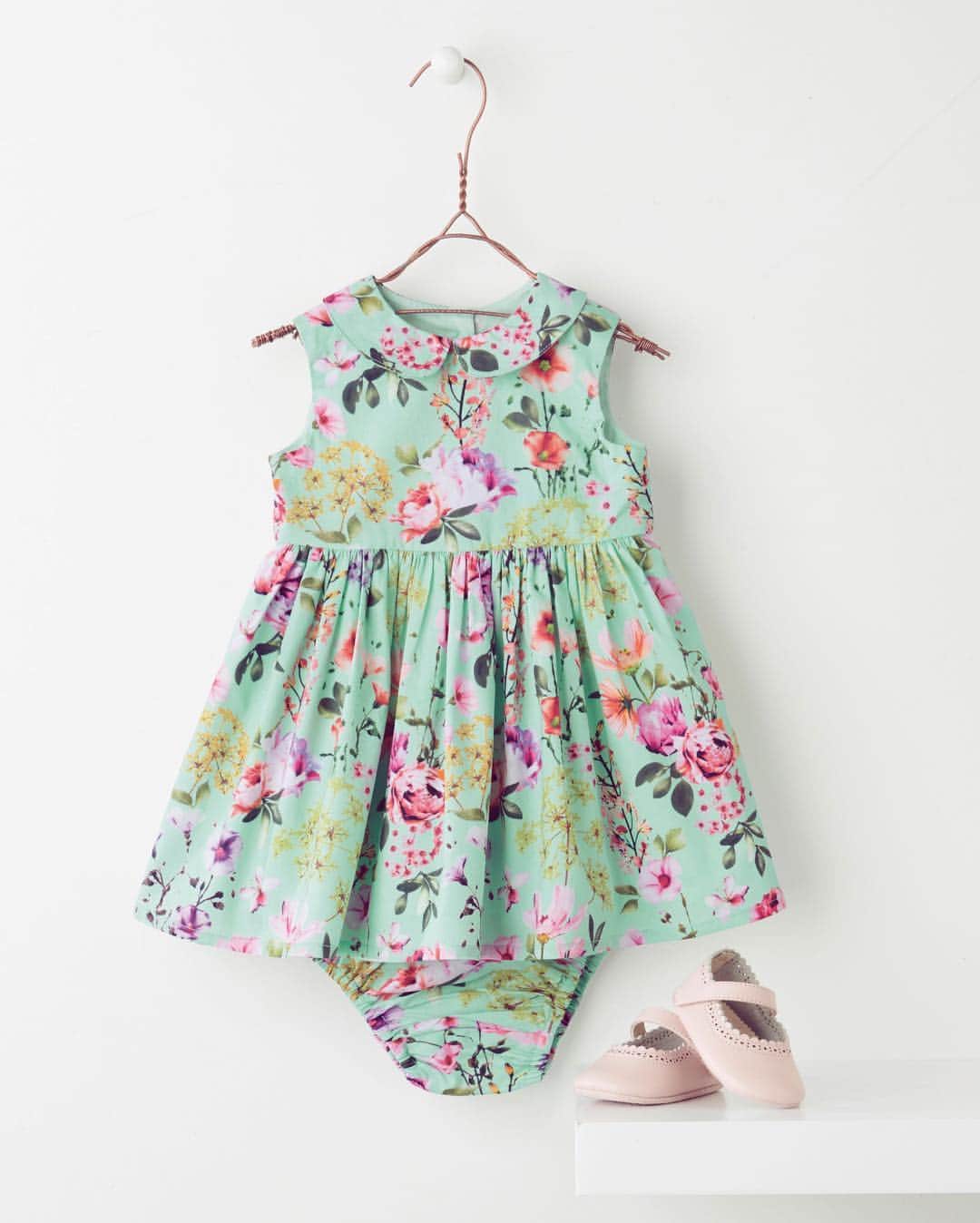 Nextさんのインスタグラム写真 - (NextInstagram)「Fun times are guaranteed when in head-to-toe florals! 🌸 🔍 344065. #cute #florals #floral #dress #kidswear #nextkids #occasion #occasionwear #spring #springfashion」4月11日 4時34分 - nextofficial