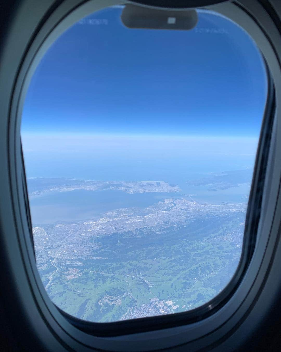 ジョン・バロウマンさんのインスタグラム写真 - (ジョン・バロウマンInstagram)「Some amazing views from my window on my @delta flight to #seattle where I connect to my @virginatlantic flight back to the #Uk jb」4月11日 4時37分 - johnscotbarrowman