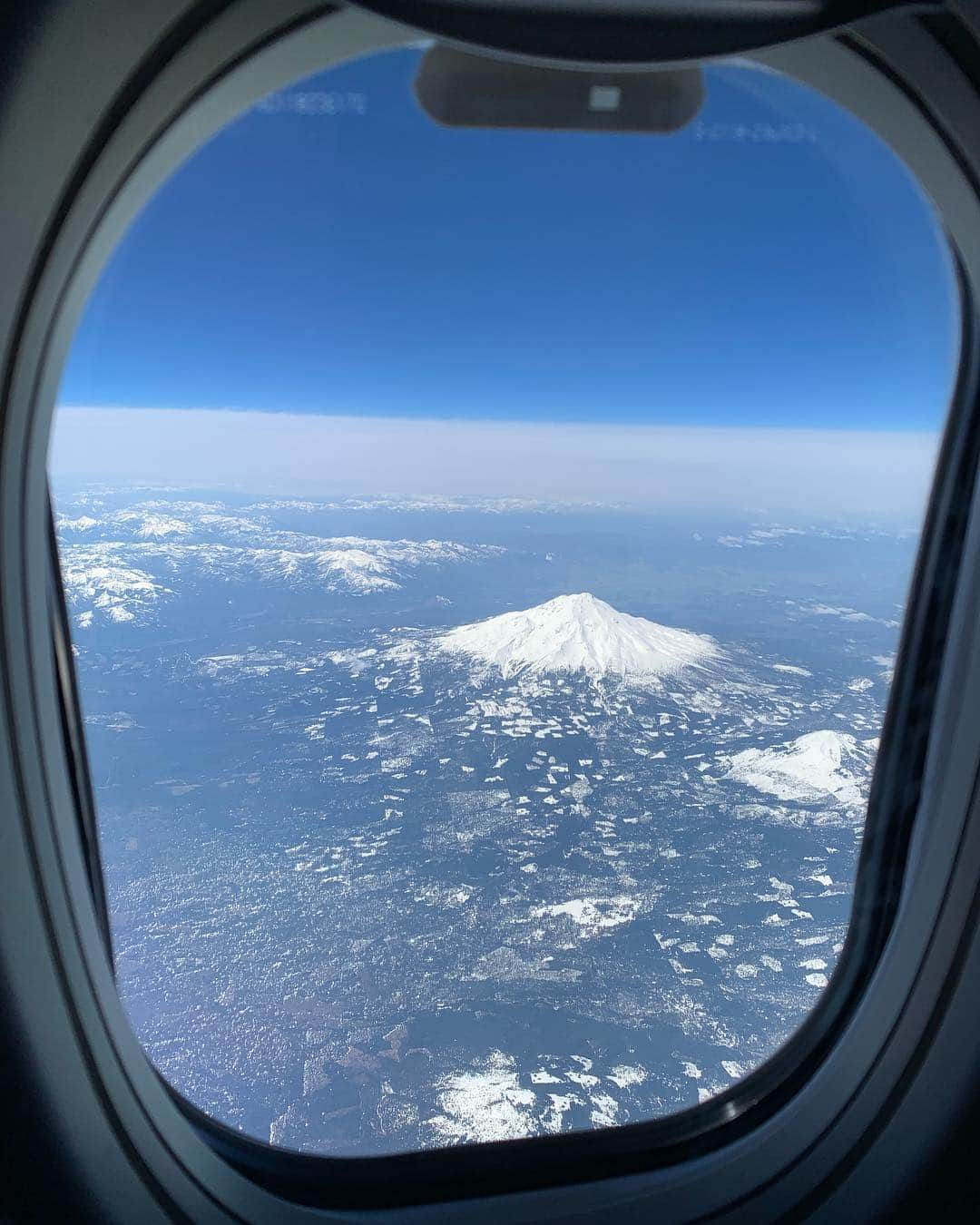 ジョン・バロウマンさんのインスタグラム写真 - (ジョン・バロウマンInstagram)「Some amazing views from my window on my @delta flight to #seattle where I connect to my @virginatlantic flight back to the #Uk jb」4月11日 4時37分 - johnscotbarrowman