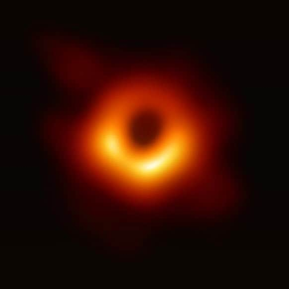 スコット・ケリーさんのインスタグラム写真 - (スコット・ケリーInstagram)「Incredible first-ever image of a black hole from a galaxy far, far away. Check out my Story, and swipe up to read more about it! #EHTblackhole #blackhole #science #space」4月11日 4時48分 - stationcdrkelly