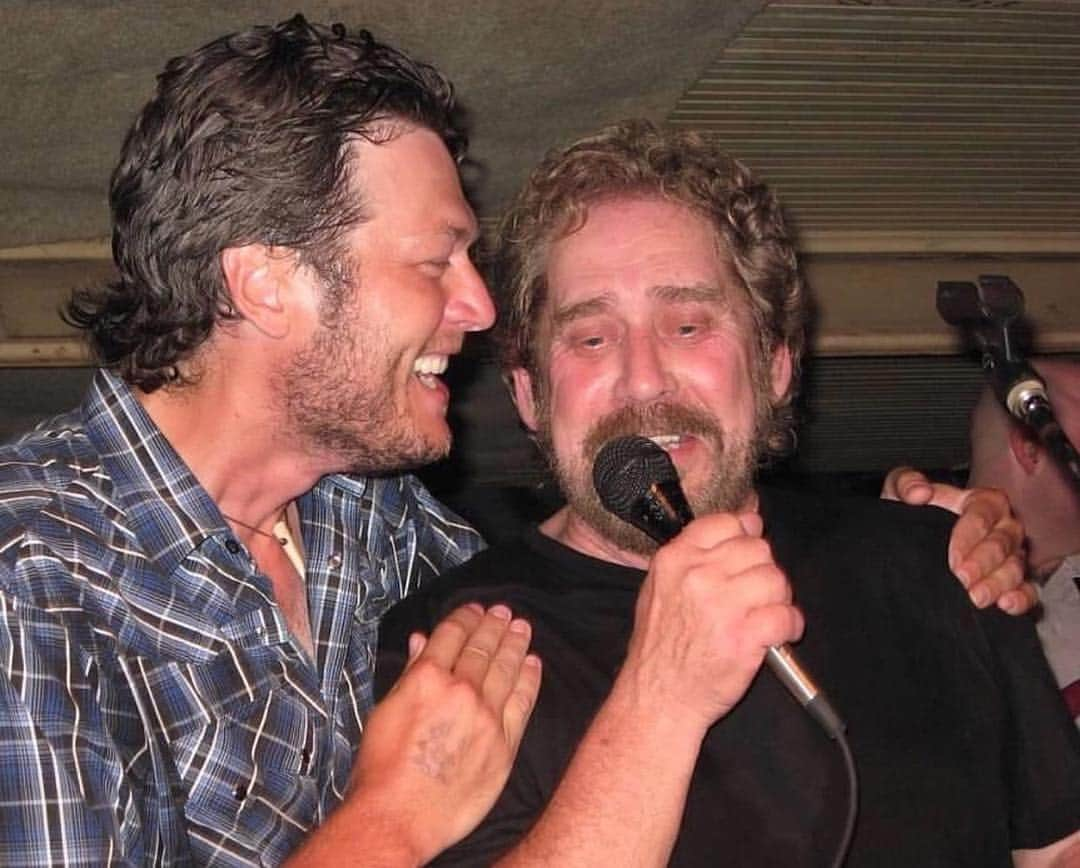 グウェン・ステファニーさんのインスタグラム写真 - (グウェン・ステファニーInstagram)「@blakeshelton thank u for introducing me to this beautiful artist #iloveusomuch #learningsomuchfromyou - RIP Earl Thomas Conley #angelindisguise 💔🙏 gx ・・・ #Repost My heart is absolutely destroyed today... I’m sad to report that Earl Thomas Conley passed away very early this morning. Earl was my all time favorite singer, hero and my friend. Prayers to his family. We will all miss you deeply my brother. Now go rest...」4月11日 4時48分 - gwenstefani