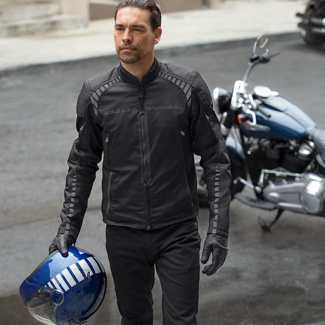Harley-Davidsonさんのインスタグラム写真 - (Harley-DavidsonInstagram)「Heads up! April is Check Your #Helmet Month. Helmets should be replaced every 3-5 years for optimal protection. Need a replacement? We’ve got you covered. #HarleyDavidson #FindYourFreedom」4月11日 4時55分 - harleydavidson