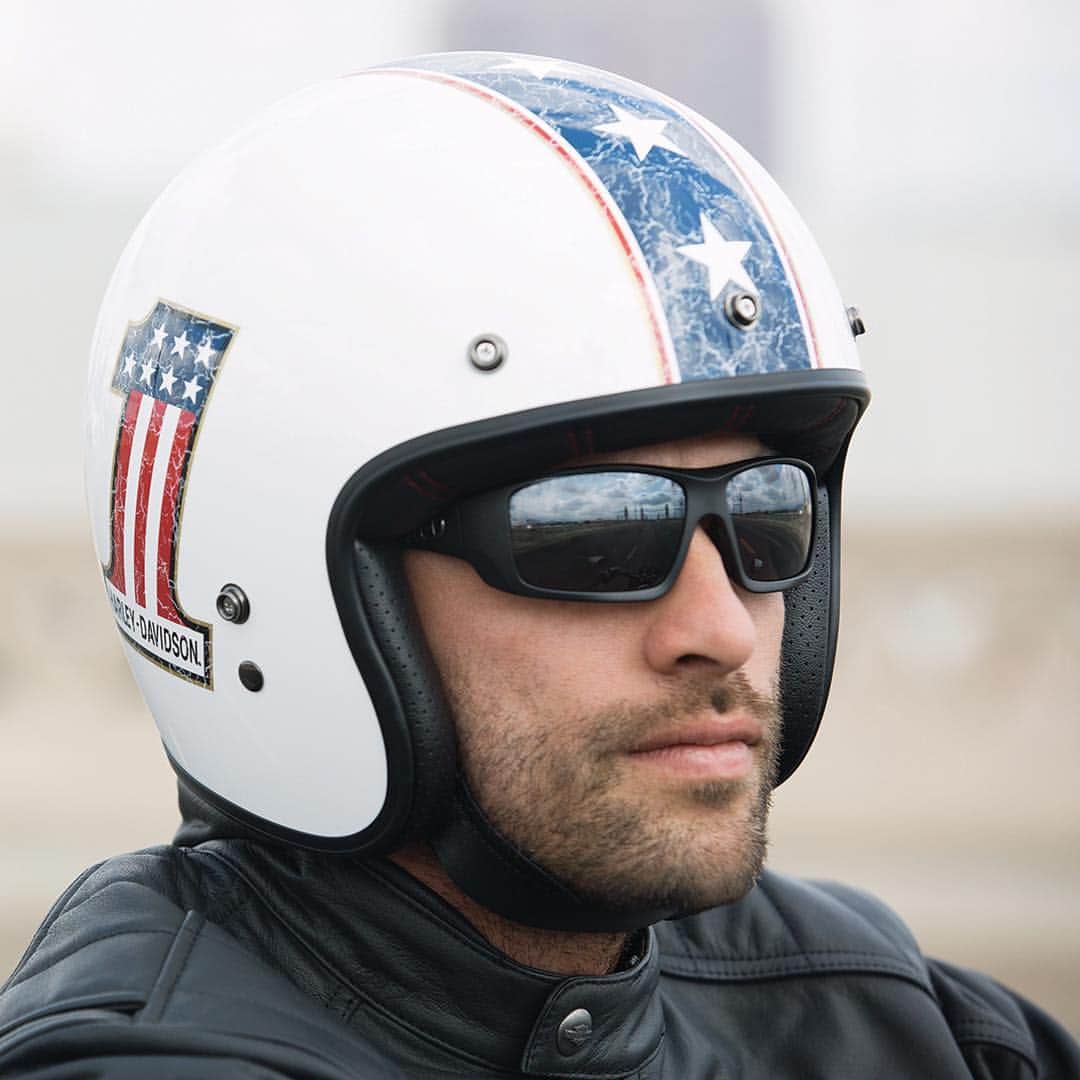 Harley-Davidsonさんのインスタグラム写真 - (Harley-DavidsonInstagram)「Heads up! April is Check Your #Helmet Month. Helmets should be replaced every 3-5 years for optimal protection. Need a replacement? We’ve got you covered. #HarleyDavidson #FindYourFreedom」4月11日 4時55分 - harleydavidson