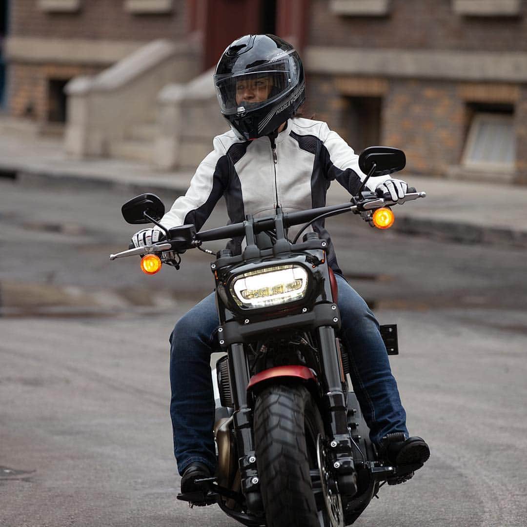 Harley-Davidsonさんのインスタグラム写真 - (Harley-DavidsonInstagram)「Heads up! April is Check Your #Helmet Month. Helmets should be replaced every 3-5 years for optimal protection. Need a replacement? We’ve got you covered. #HarleyDavidson #FindYourFreedom」4月11日 4時55分 - harleydavidson