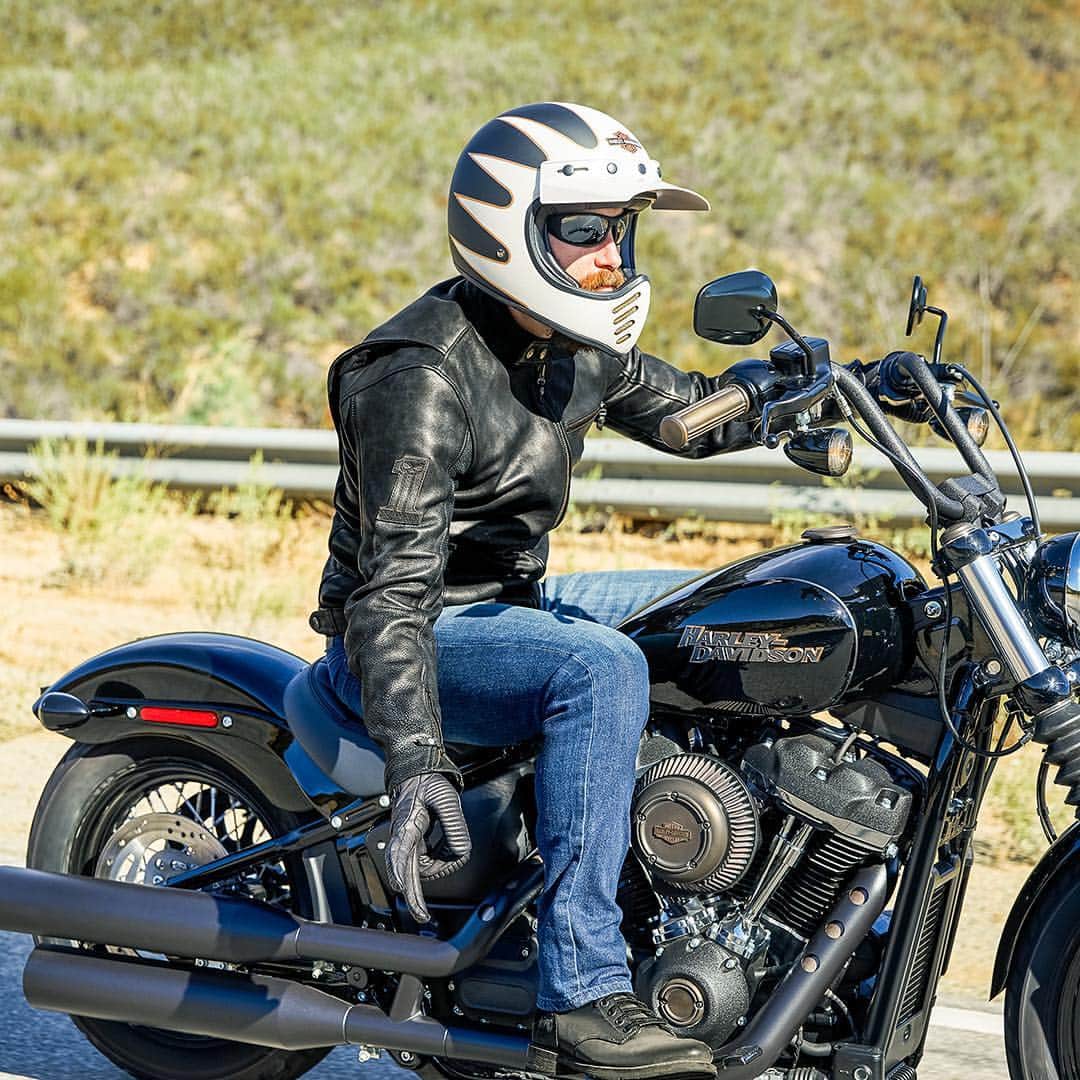 Harley-Davidsonさんのインスタグラム写真 - (Harley-DavidsonInstagram)「Heads up! April is Check Your #Helmet Month. Helmets should be replaced every 3-5 years for optimal protection. Need a replacement? We’ve got you covered. #HarleyDavidson #FindYourFreedom」4月11日 4時55分 - harleydavidson