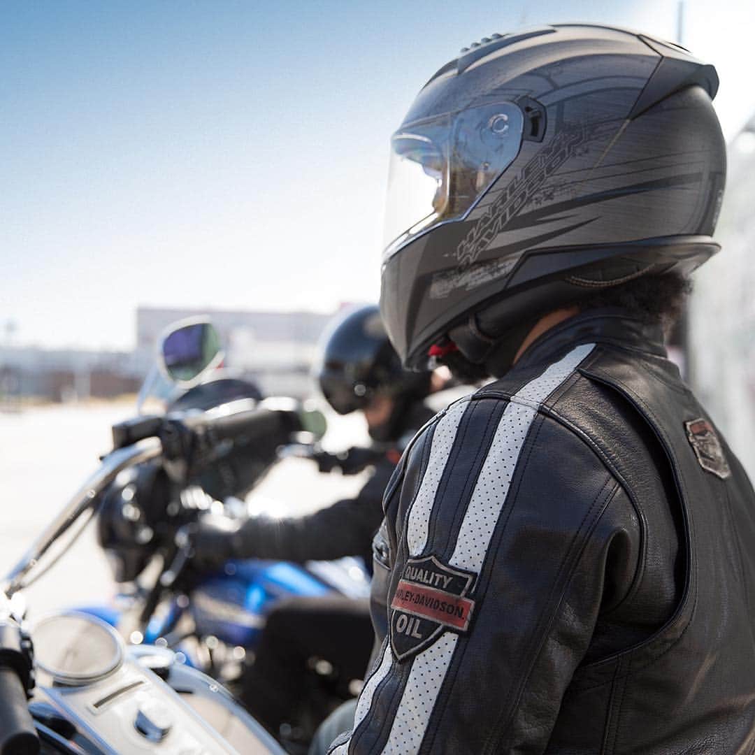 Harley-Davidsonさんのインスタグラム写真 - (Harley-DavidsonInstagram)「Heads up! April is Check Your #Helmet Month. Helmets should be replaced every 3-5 years for optimal protection. Need a replacement? We’ve got you covered. #HarleyDavidson #FindYourFreedom」4月11日 4時55分 - harleydavidson