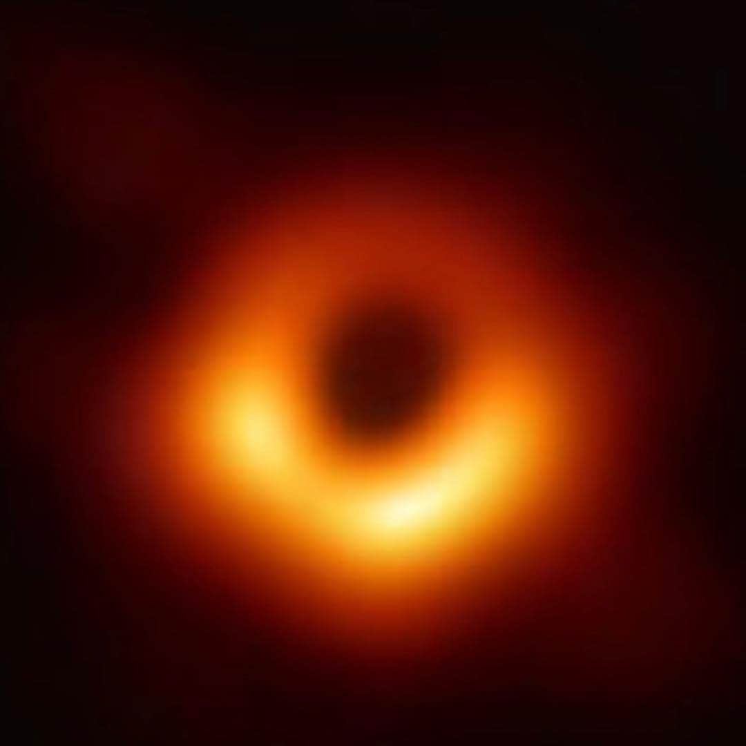 マット・マクゴリーさんのインスタグラム写真 - (マット・マクゴリーInstagram)「By @farhoudmeybodi : “Astronomers have just taken the first ever image of a black hole, one the most mysterious objects in the universe. The black hole itself – a cosmic trapdoor with a diameter stretching 38 billion kilometers, from which neither light nor matter can escape – is totally unseeable. But this photograph reveals a beautiful halo of dust and gas, tracing the outline of a colossal black hole, at the heart of the Messier 87 galaxy, 55 million light years from Earth. Black holes were first predicted by Einstein’s theory of relativity – although Einstein himself was skeptical that they actually existed. Since then, astronomers have accumulated overwhelming evidence that these cosmic sinkholes are out there, including recent detection of gravitational waves that ripple across the cosmos when pairs of them collide. The breakthrough image was captured by the Event Horizon Telescope (EHT), a network of eight radio telescopes spanning locations from Antarctica to Spain and Chile, in an effort involving more than 200 scientists. This magical photo is our first glimpse of a black hole’s accretion disk, a fuzzy doughnut-shaped ring of gas and dust that steadily feeds the monster within.  I mean how much more esoteric can this whole thing get? We’re quite literally gazing into the womb of the universe, which is a manifestation of darkness and shadow, not light. And if you venture too close to this mythic force and cross “event horizon,” you'll never escape. It boggles my mind how similar the macro of the universe is to the micro within each of us. Every one is us has a shadow deep within. A hidden place where we suppress the darkness of our childhood traumas. But this pain isn’t the end, only the beginning. By journeying into the shadow, which is a Herculean task, we break through to the other side, into the light, the joy, the possibility. And ironically, the only way we can truly grasp the gravity of this monumental force is through true collaboration from different points of being. The black hole is our gateway to nirvana. And looking into the depths of this 38 billion kilometer space womb, I can’t help but feel all my ridiculous worries and...” (cont below)」4月11日 4時56分 - mattmcgorry