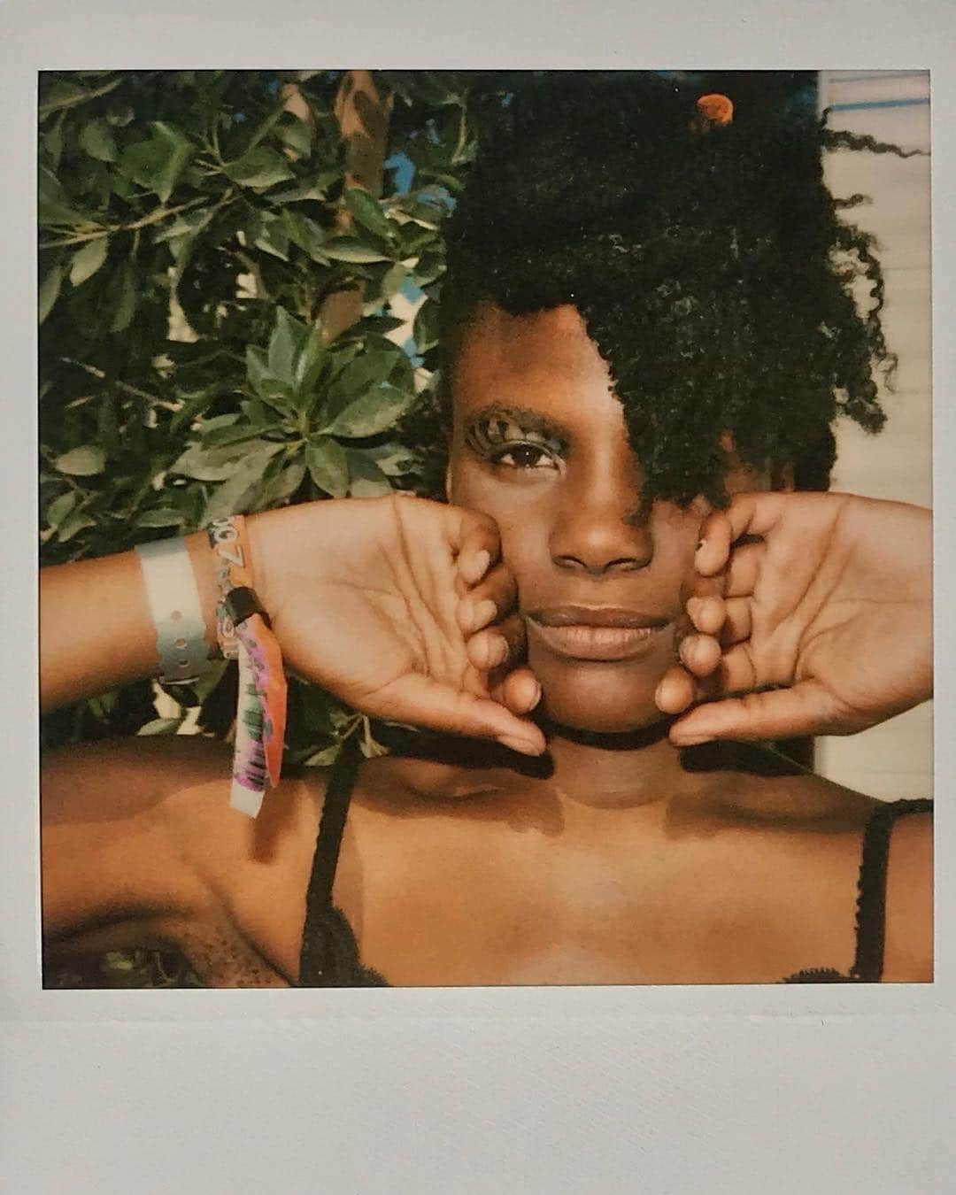 Vogue Beautyさんのインスタグラム写真 - (Vogue BeautyInstagram)「2007 was a simpler time: Athens, Georgia–based photographer Christy Bush was backstage at Coachella that year, capturing a series of sun-drenched, intimate Polaroids of artists (like @shingai, pictured) and attendees at the festival in Indio, California. Tap the link in our bio to see more from her collection, which serves as a time capsule, before every moment was shared over social media, when things were a little messier, a little more unguarded, and—arguably—more fun.  Photographed by @christybush_public」4月11日 5時08分 - voguebeauty