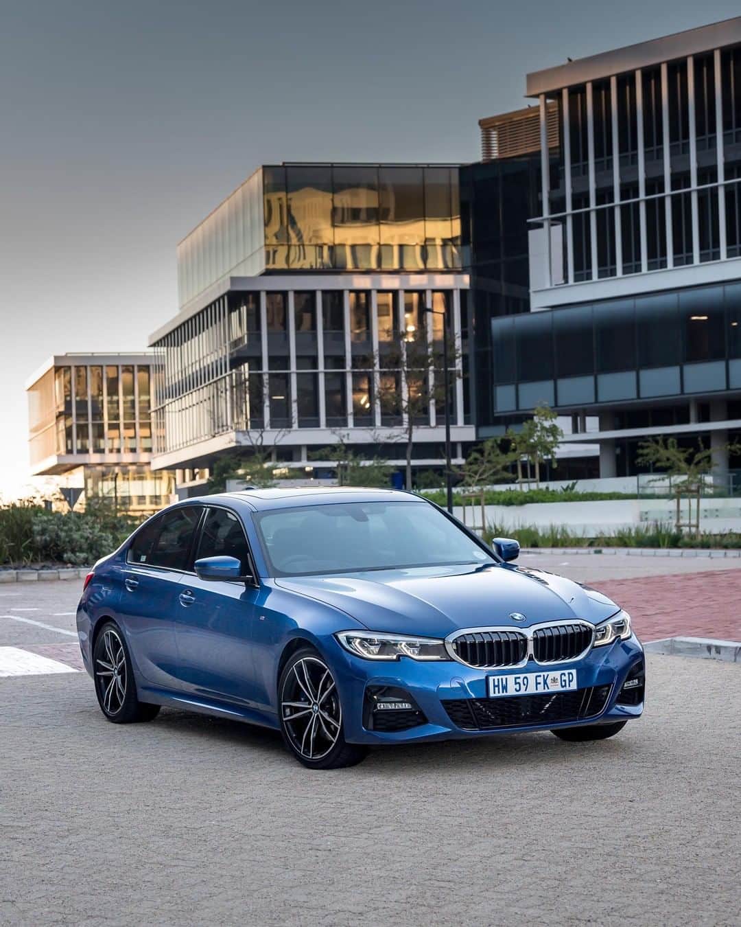 BMWさんのインスタグラム写真 - (BMWInstagram)「Elegance on the road. The all-new BMW 3 Series Sedan. #BMW #3Series」4月11日 5時00分 - bmw