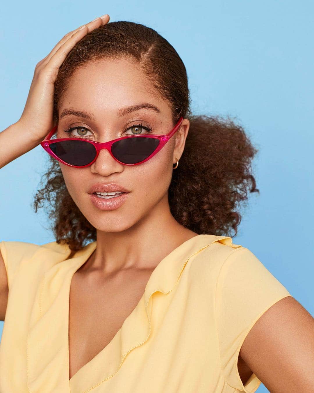 ALDO shoesさんのインスタグラム写真 - (ALDO shoesInstagram)「Style in seconds thanks to hot pink cateye sunnies Ladolle. Shop these bold frames in bio. #ALDO」4月11日 5時16分 - aldo_shoes