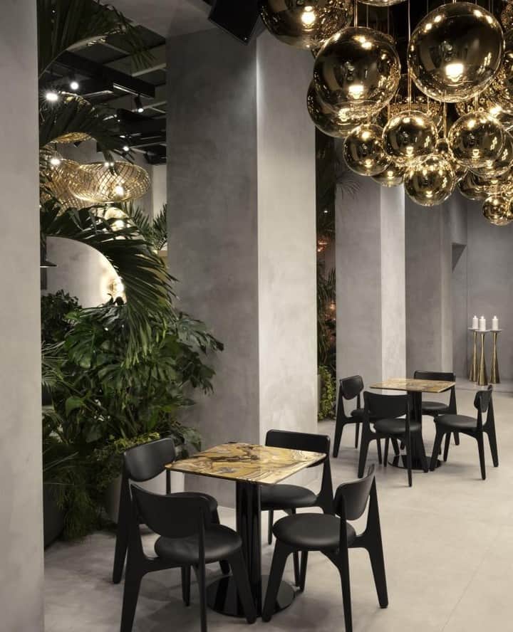 のインスタグラム：「The Manzoni is...private dining.⁣ ⁣ Would you like to join us for lunch tomorrow? We have just one table for two available. Tag the person you'd like to have lunch with and we'll pick one at random. ⁣ ⁣ You will have lunch for two at 1pm.⁣ ⁣ The Manzoni is open to visitors from 10-6 tomorrow.⁣ ⁣ #tomdixon #themanzoni #milanogram #tomdixonMANZONI #fuorisalone #fuorisalone2019 #milan2019 #milandesignweek #milandesignweek2019 #jlkds⁣ ⁣ @themanzoni by @tomdixonstudio's @design_research_studio with @jlk_ds」