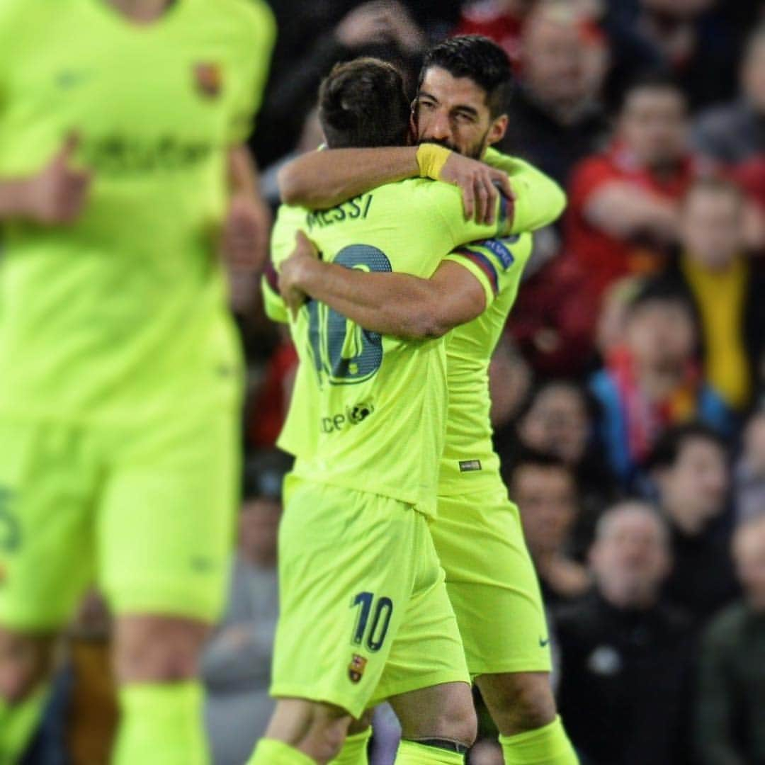 LFPさんのインスタグラム写真 - (LFPInstagram)「Name a more iconic duo, we’ll wait. 😴 • #Messi #Suarez #Duo #Barcelona #LaLiga #LaLigaSantander」4月11日 5時11分 - laliga