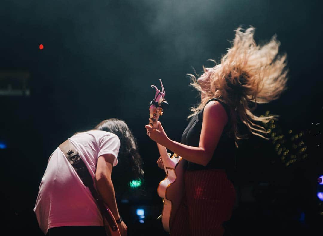トーライ・ケリーのインスタグラム：「ST. PETE YALL WERE SO HYPE😍 it was hot & sweaty & i think i have bug bites but it was so worth it💖💖💖💖 ORLANDO see you tonight!!! #AcousticSessions」