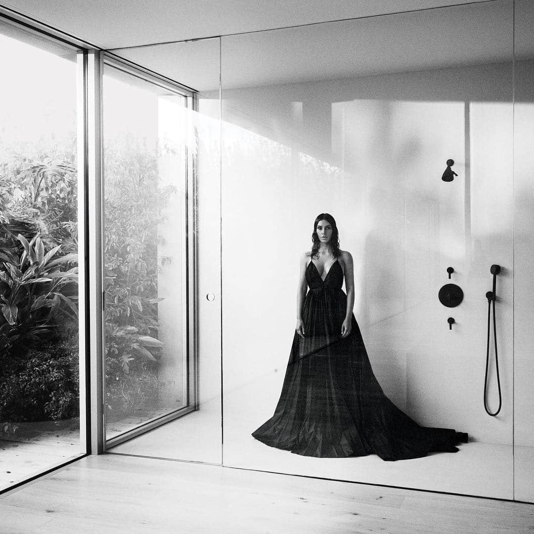 Vogueさんのインスタグラム写真 - (VogueInstagram)「@kimkardashian's sprawling family home in Hidden Hills, California is a cathedral of warm, Belgian minimalism, designed by @axelvervoordt. Enormous is the coin of the realm here, everything designed on the scale of more. There is a staff kitchen—where the family inevitably winds up spending most of their time together—and a show kitchen, with an island as big as a dance floor and a breakfast nook that comfortably seats 20. It is an astonishment of clean, clear surfaces, nary a pot nor pan in sight. There is a grand center hall, and because the floors, walls, and ceilings are finished in the same color and texture (a kind of bone plaster), it messes with your perspective, like you might just have to walk all the way to infinity.  @kimkardashian's bedroom is the size of an airplane hangar. The adjoining bathroom offers a shower big enough for a basketball team and a wall of glass that looks out into a kind of junglescape—you half expect an orca to swim up to the glass. In a house that is nearly devoid of stuff, at long last we come upon something that sparks . . . not joy exactly: a pile of big, fat books—on tort law. Just when you think you’ve kinda sorta maybe figured out who this unusual creature is, think again: Kim Kardashian West is studying to become a lawyer. Tap the link in our bio to read the full interview. Photographed by @mikaeljansson, styled by @tonnegood, written by @jonathanvanmeter, Vogue, May 2019.」4月11日 5時13分 - voguemagazine