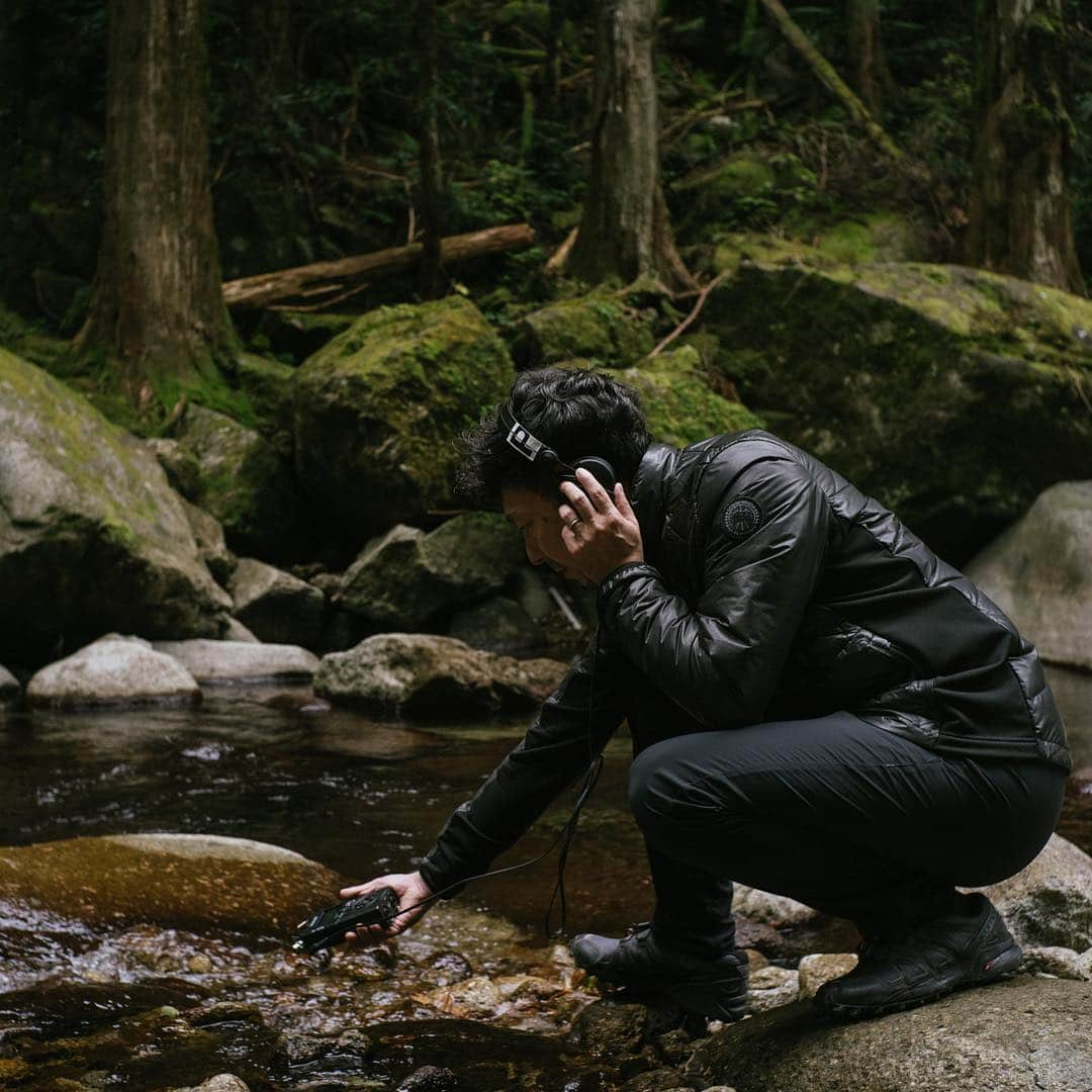 カナダグースさんのインスタグラム写真 - (カナダグースInstagram)「We commissioned acoustic engineer Kouichi Okamoto to make a soundscape for us. Recording the sounds he experienced while shooting with us in Wakayama, Japan, he encountered misty, damp conditions. “The Nomad Jacket and the Nomad Hybridge Lite simultaneously kept me warm and dry,” he recalls. “I was completely protected.” Get to know Kouichi. Over on our Stories, we’ve got an exclusive Q and A with him happening right now. #CGxGORETEX #DryAnywhere #Spring19」4月11日 5時14分 - canadagoose