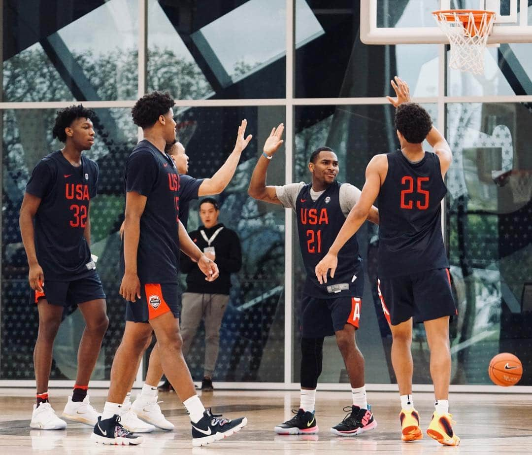 USA Basketballさんのインスタグラム写真 - (USA BasketballInstagram)「Good vibes only here in Portland at @nikehoopsummit practice 😁」4月11日 5時14分 - usabasketball