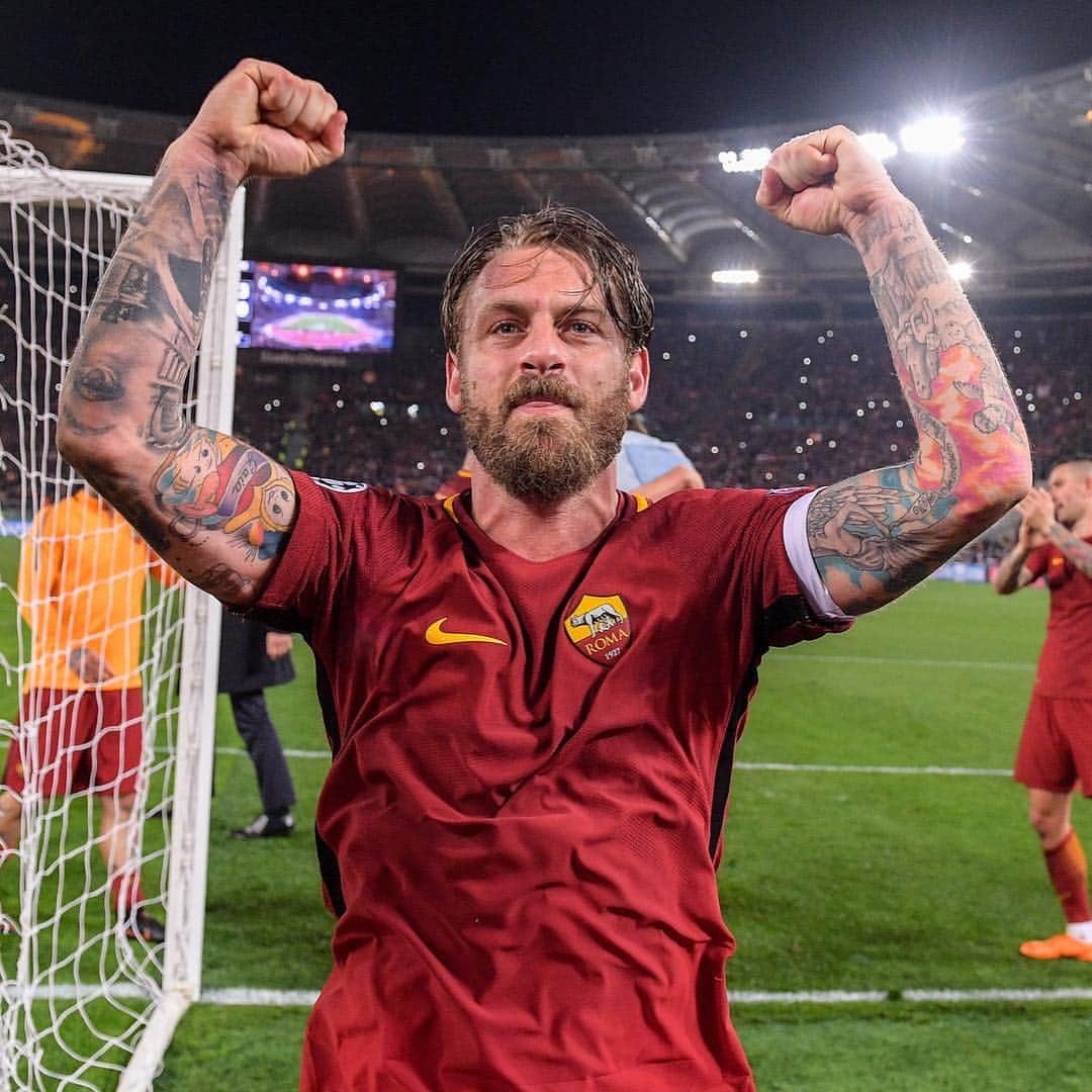 ASローマさんのインスタグラム写真 - (ASローマInstagram)「💛🔟.0️⃣4️⃣.1️⃣8️⃣❤️ A night that will be remembered forever... 🐺 #ASRoma」4月11日 5時31分 - officialasroma