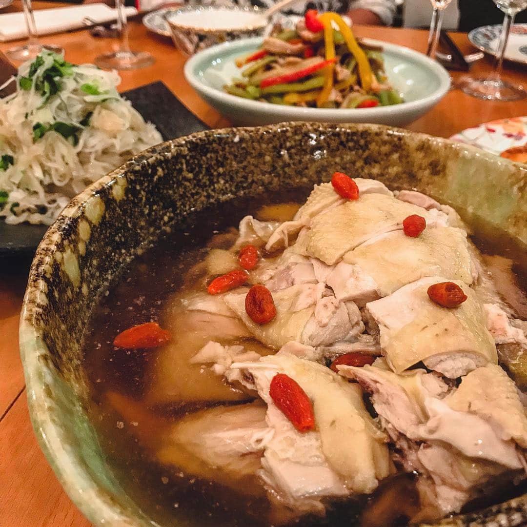 Eat With Steph & Coさんのインスタグラム写真 - (Eat With Steph & CoInstagram)「Celebrating #humpday with this drunken chicken dish (#醉雞) as part of @jason888li’s some 18-course Shanghainese feast. Because if you’re only drinking your alcohol, you’re doing it wrong. (No but seriously, drink responsibly, please 👀) Also, the #goji berries makes this healthy right?? You know, #superfoods and all that... 📷 @verna.banana #humpday #shanghaifood #上海菜 #好吃#drunkenchicken #chinesefood #chinese #feast #dinner #londonfoodie」4月11日 5時33分 - eatwithsteph_ldn