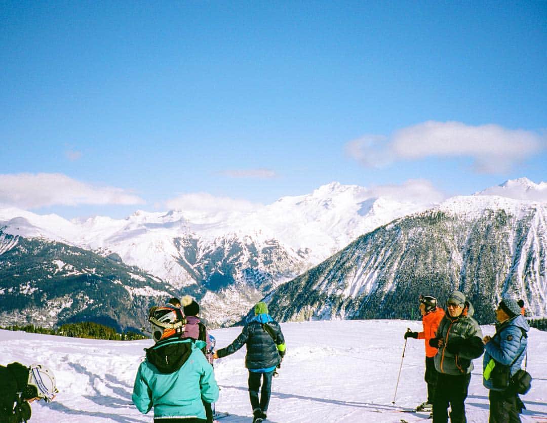 のインスタグラム：「skiing in the french alps, 2018 (lame i didn’t get to go at all this year.. 🥺)」