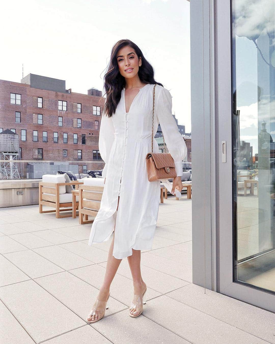 Sazan Hendrixさんのインスタグラム写真 - (Sazan HendrixInstagram)「feeling feminine and strong 💪🏼 Spent the afternoon at an inspiring luncheon hosted by Elizabeth Olsen & the Bobbi Brown fam ❤️ couldn’t have asked for a better backdrop while being surrounded by so many beautiful and empowering women ✨On a swipe note - please look at my face and hit me with your best teeny meme if you will 🤣🏙 #isthatwhatilookedlike #happywednesday #nyc #teenymemes」4月11日 5時59分 - sazan