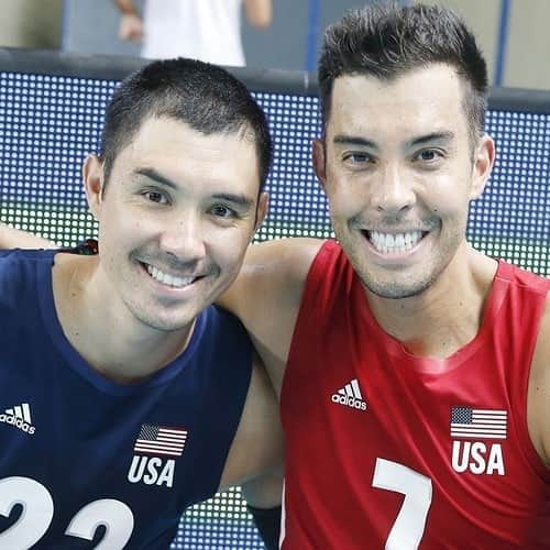 USA Volleyballさんのインスタグラム写真 - (USA VolleyballInstagram)「We ♥️ our 🇺🇸 siblings! Happy #NationalSiblingsDay! --- Check our list of 1️⃣2️⃣ you know are true when you have a sibling teammate! (🔗 in bio) Tag your sibling and show them some 💕」4月11日 5時53分 - usavolleyball