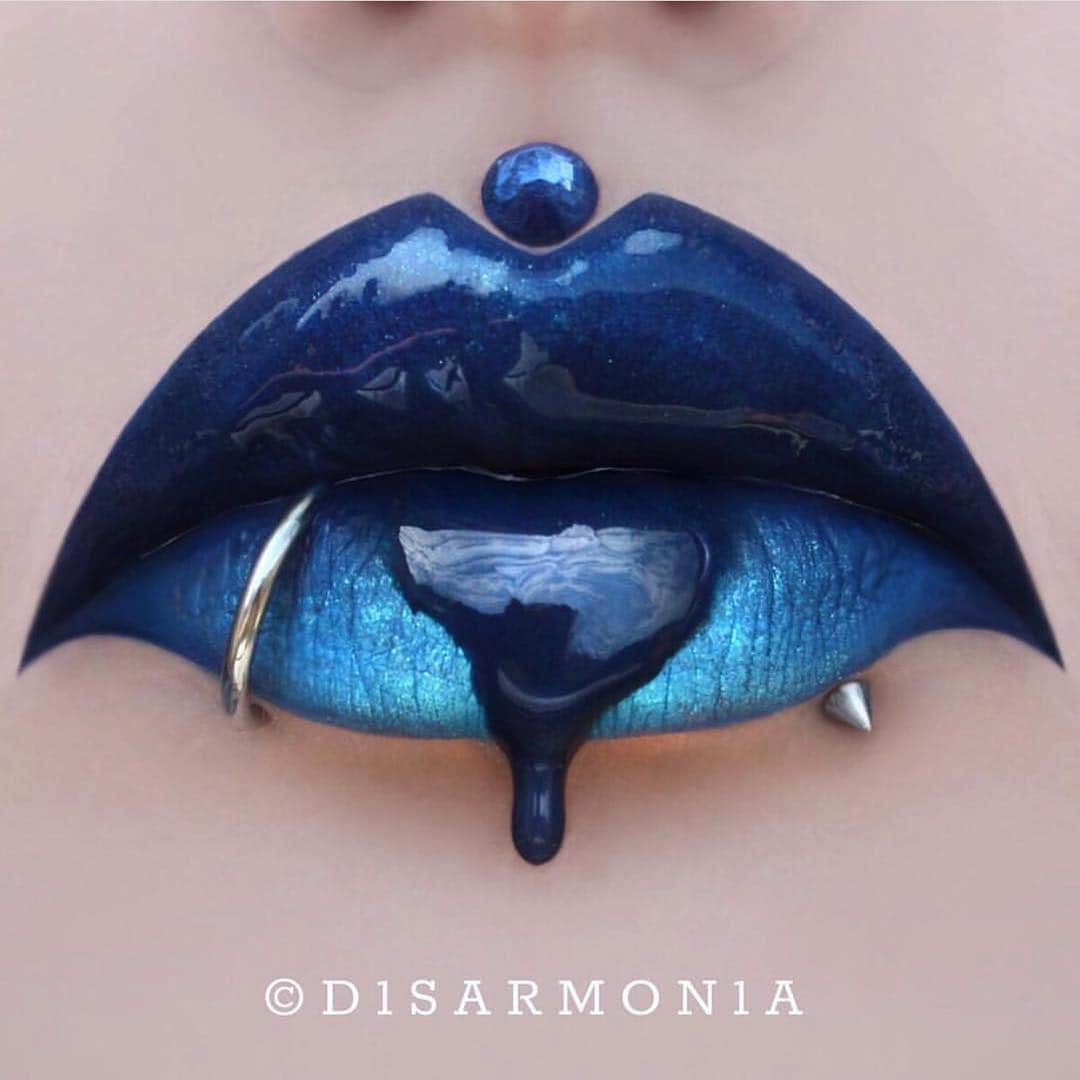 Jeffree Star Cosmeticsさんのインスタグラム写真 - (Jeffree Star CosmeticsInstagram)「BAT YOUR EYES 🦇🦇 This #lipart by @d1sarmon1a has us batting our lashes 👀👀 She’d used #velourliquidlipstick shades ‘Jawbreaker’ & ‘Abused’ for this #blueblood inspired look 💙💙 #jeffreestarcosmetics #liquidlipstick #makeup」4月11日 6時07分 - jeffreestarcosmetics