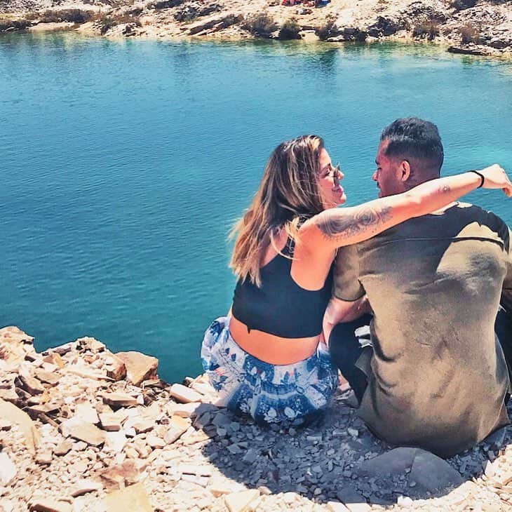 マテウス・サンタナのインスタグラム：「Gosto quando Ela se aproxima de mim E fala mais com os olhos Do que com a boca  E então  Eu consigo ver um Vislumbre da sua alma  Solta Criativa Linda  E tudo em mim Se ilumina também」