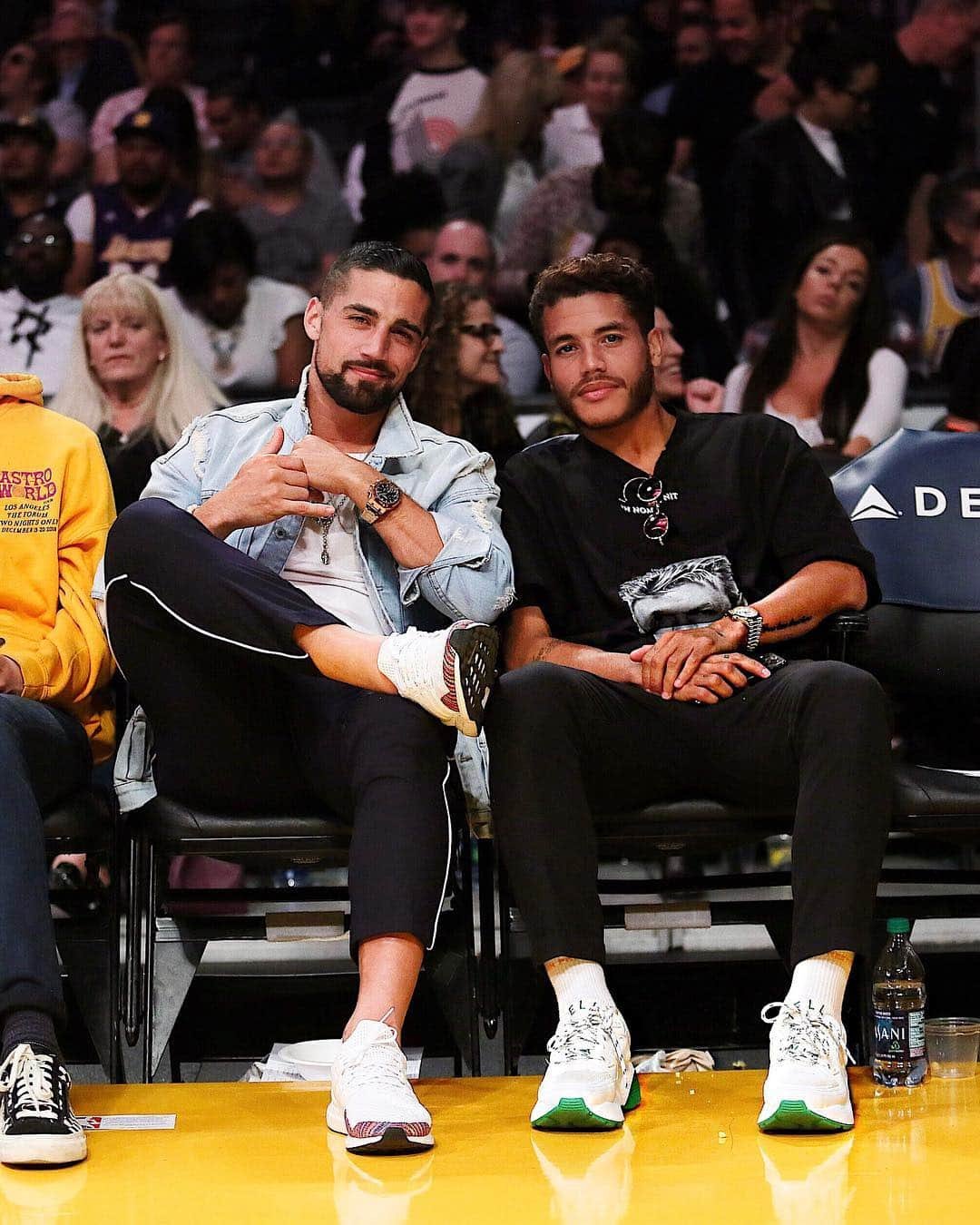 ジョナタン・ドス・サントスさんのインスタグラム写真 - (ジョナタン・ドス・サントスInstagram)「About Last night ✨🏀 Show time at @lakers game w/ @theylovedaboy」4月11日 6時41分 - jona2santos