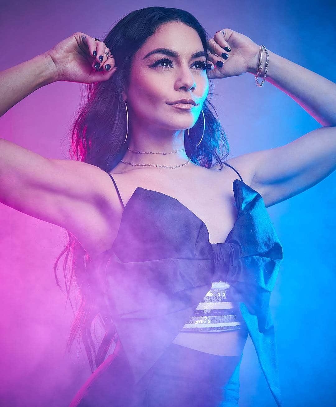 Just Jaredさんのインスタグラム写真 - (Just JaredInstagram)「@vanessahudgens shows off her new Cosmic Dreams Nail Polish Collection with @sinfulcolors_official! See more at JustJared.com. #VanessaHudgens #CosmicDreams #SinfulColors Photo: Matt Monath」4月11日 6時52分 - justjared