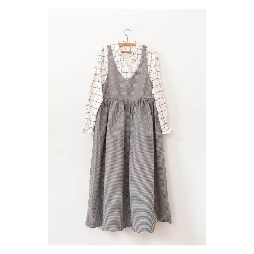 キャベジズ&ローゼズのインスタグラム：「The Veronica Dress is arriving imminently in a delicious Candy Stripe ❤ She has amazing structure, volume, and pockets for keeping your sweets! She looks wonderfully pretty with the Sapphire Blouse in brushed Japanese cotton #comingsoon2019 #madeintheuk🇬🇧 #candystripe #wovenintheuk #stripeddress #ootdspring #sleevelessdress #slowfashion #cabbagesandroses #cabbagesandrosesfashion @christina_strutt @cabbagesandroses_shop」